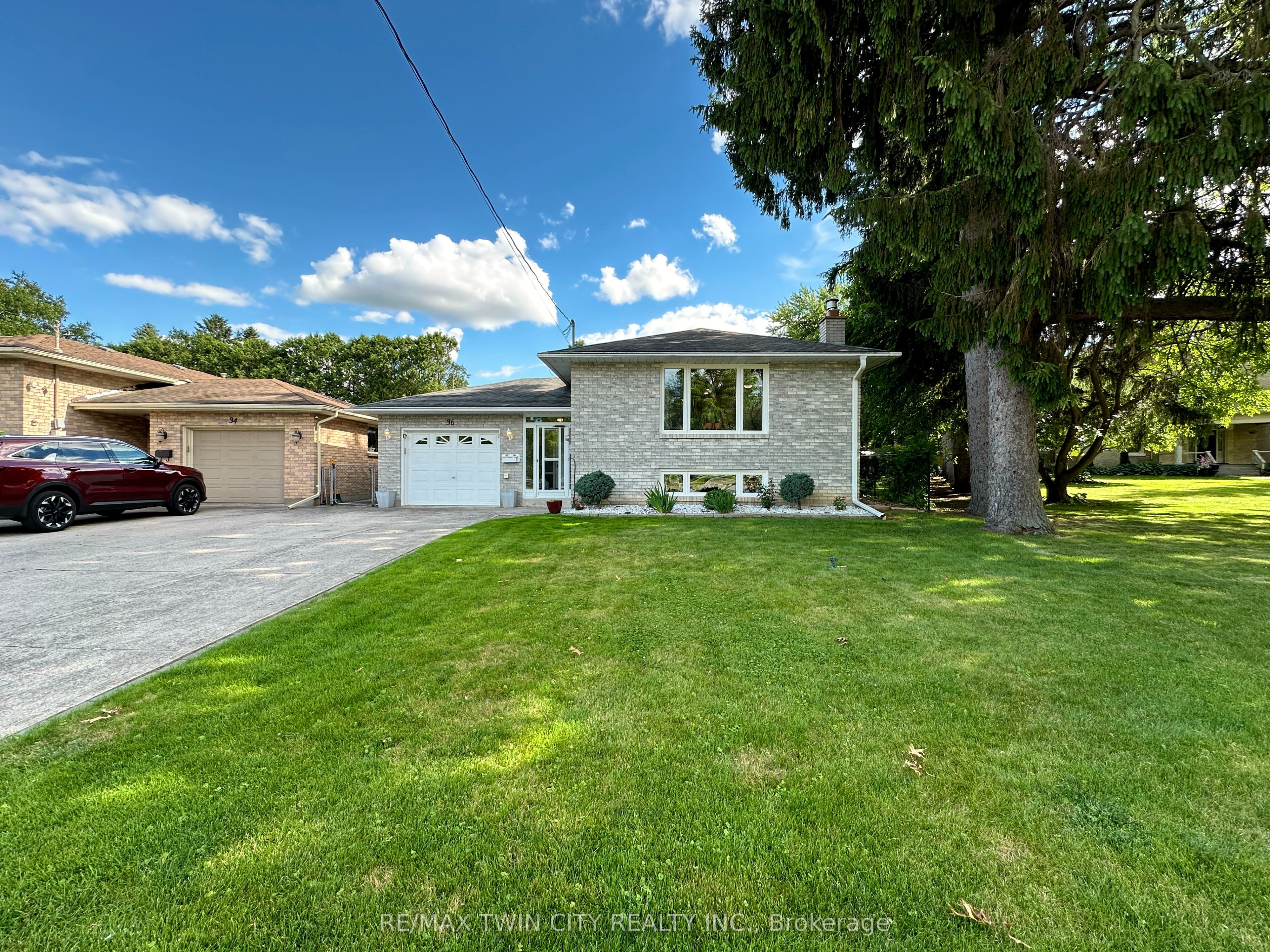 36 Oakhill Drive N Property Photo 1