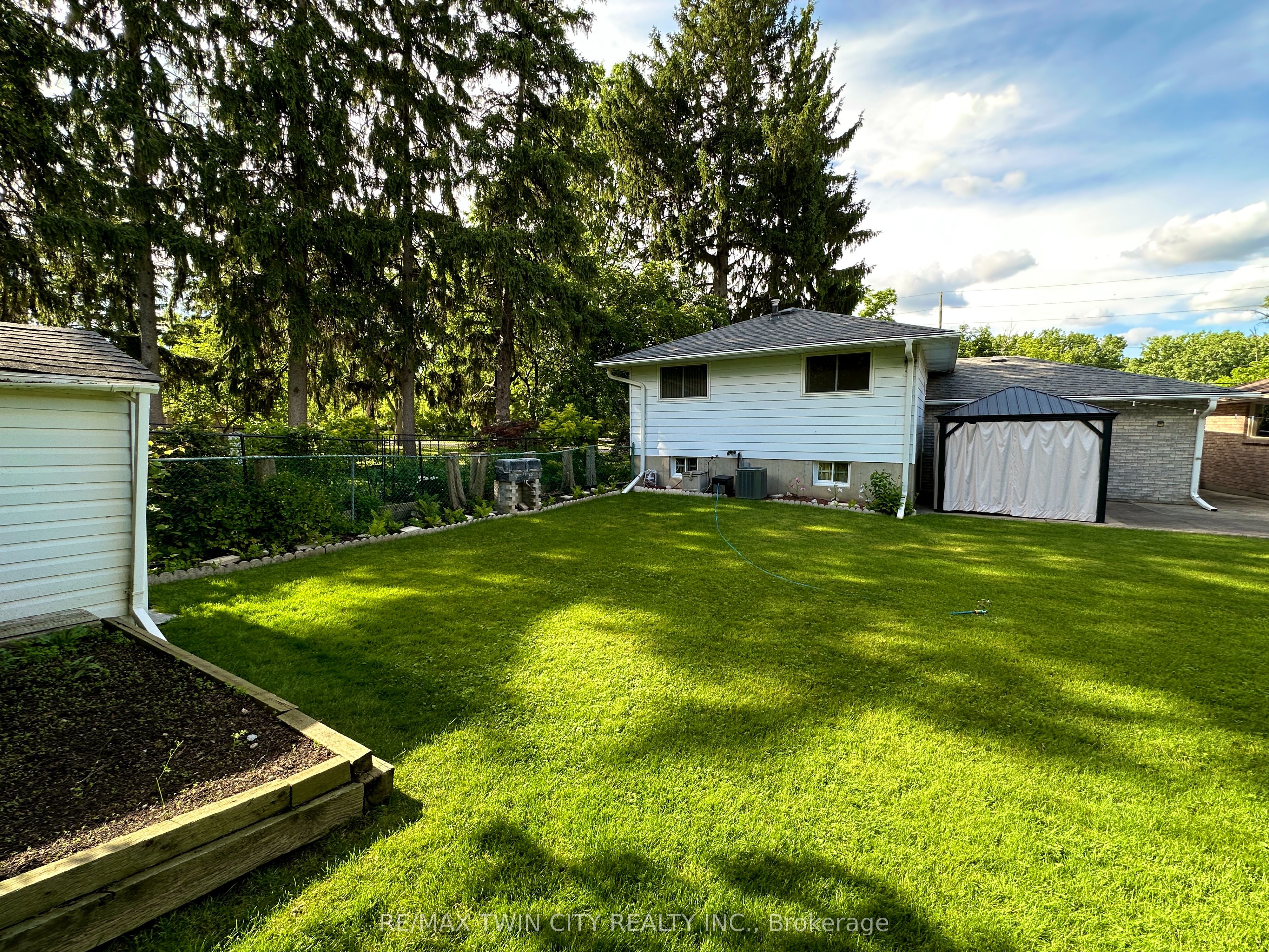 36 Oakhill Drive N Property Photo 46