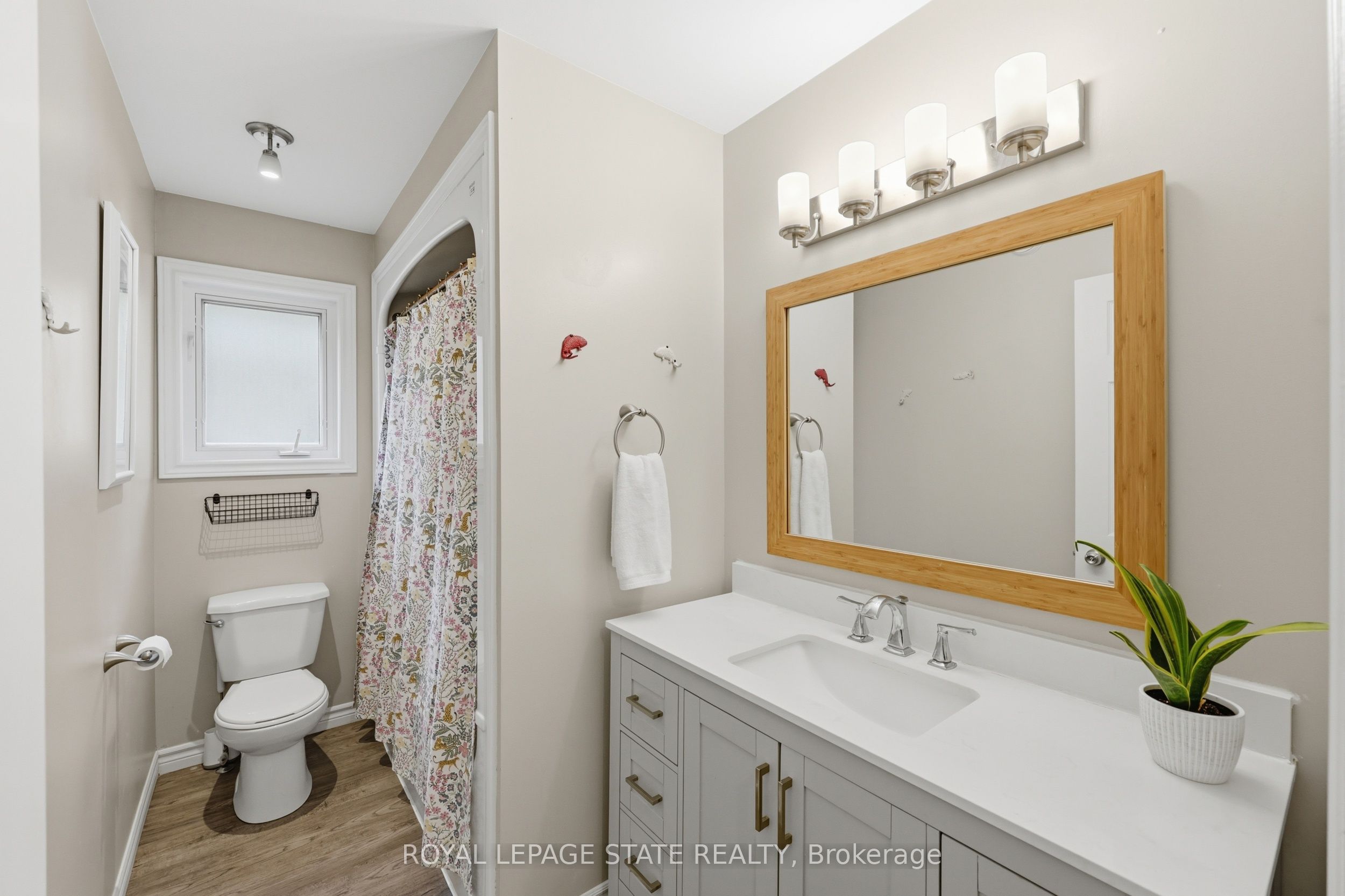 33 King Street Property Photo 35