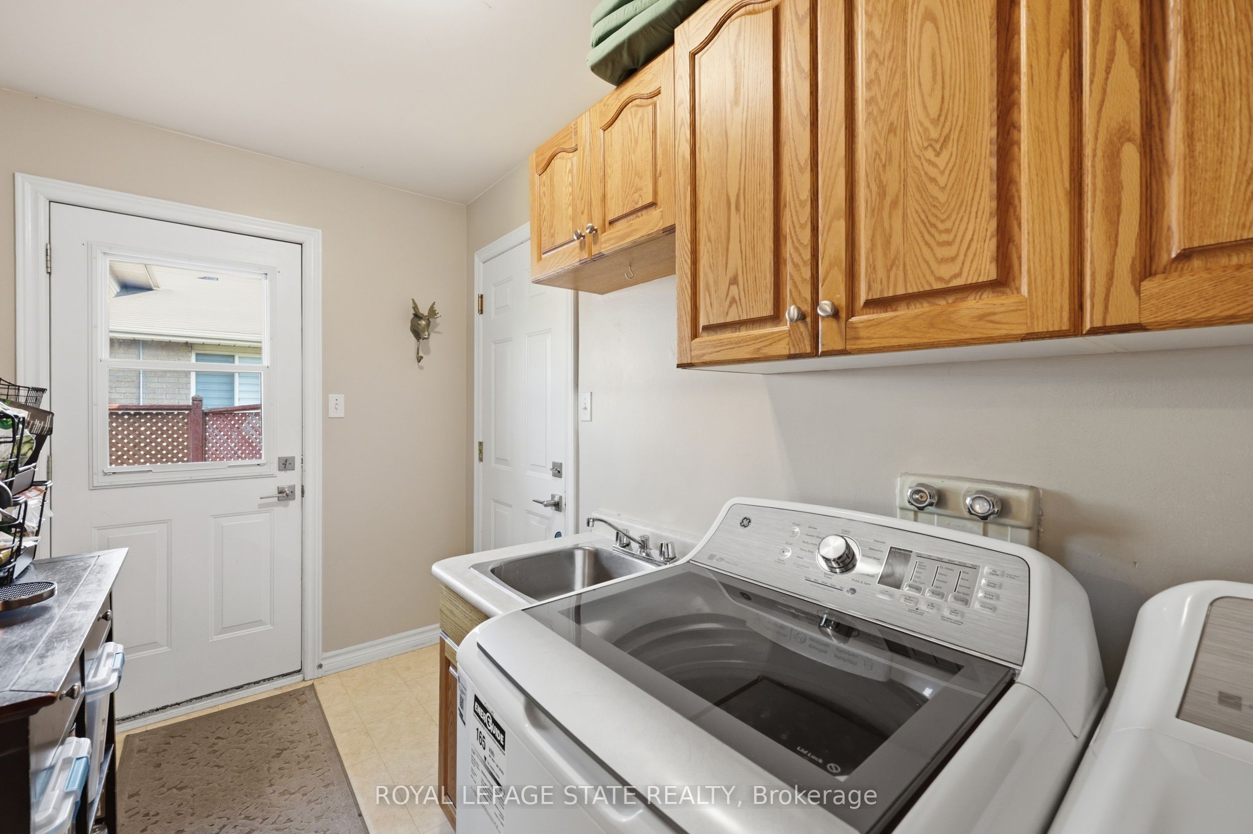 33 King Street Property Photo 38