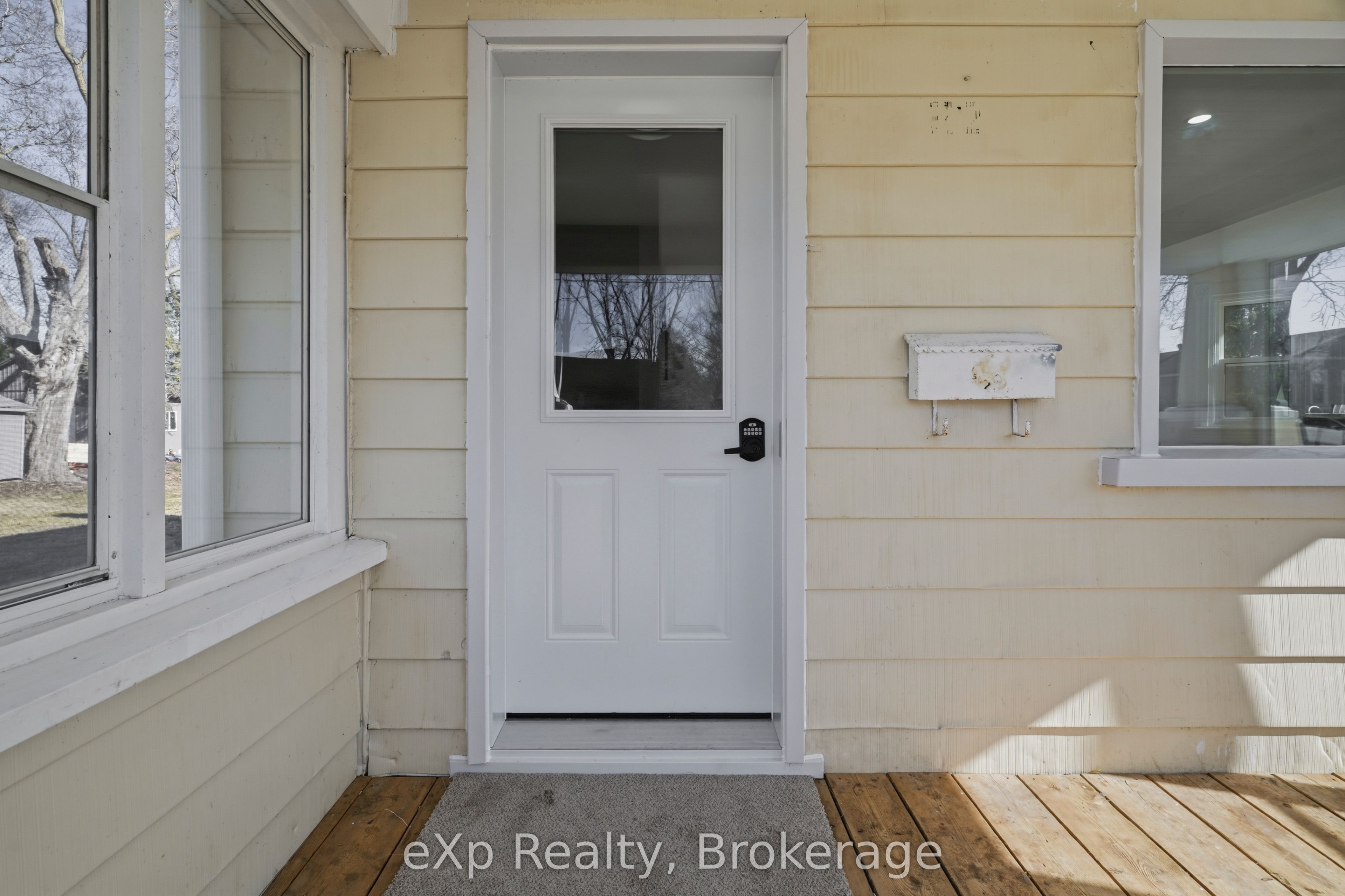 192 William Street W Property Photo 2