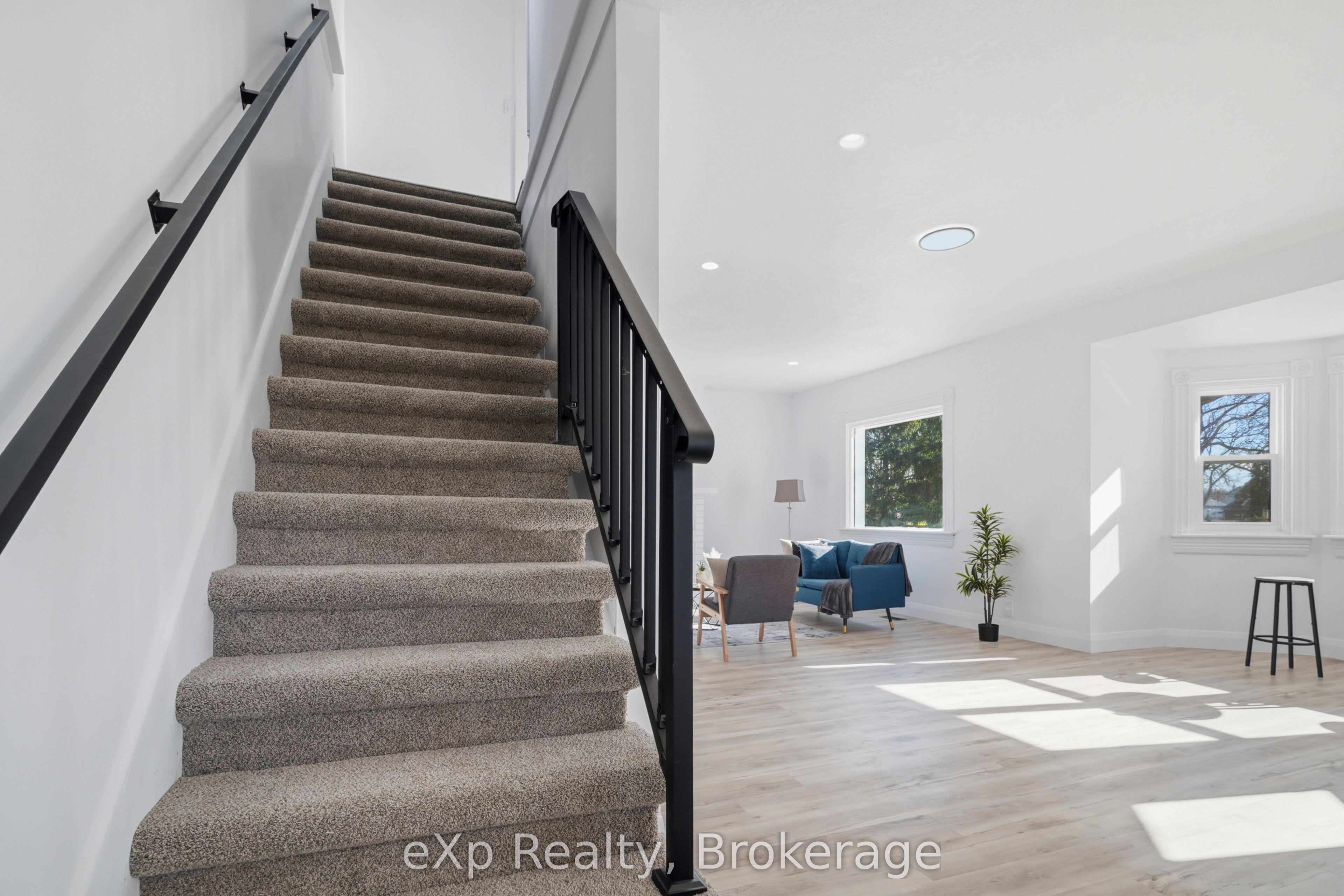 192 William Street W Property Photo 5