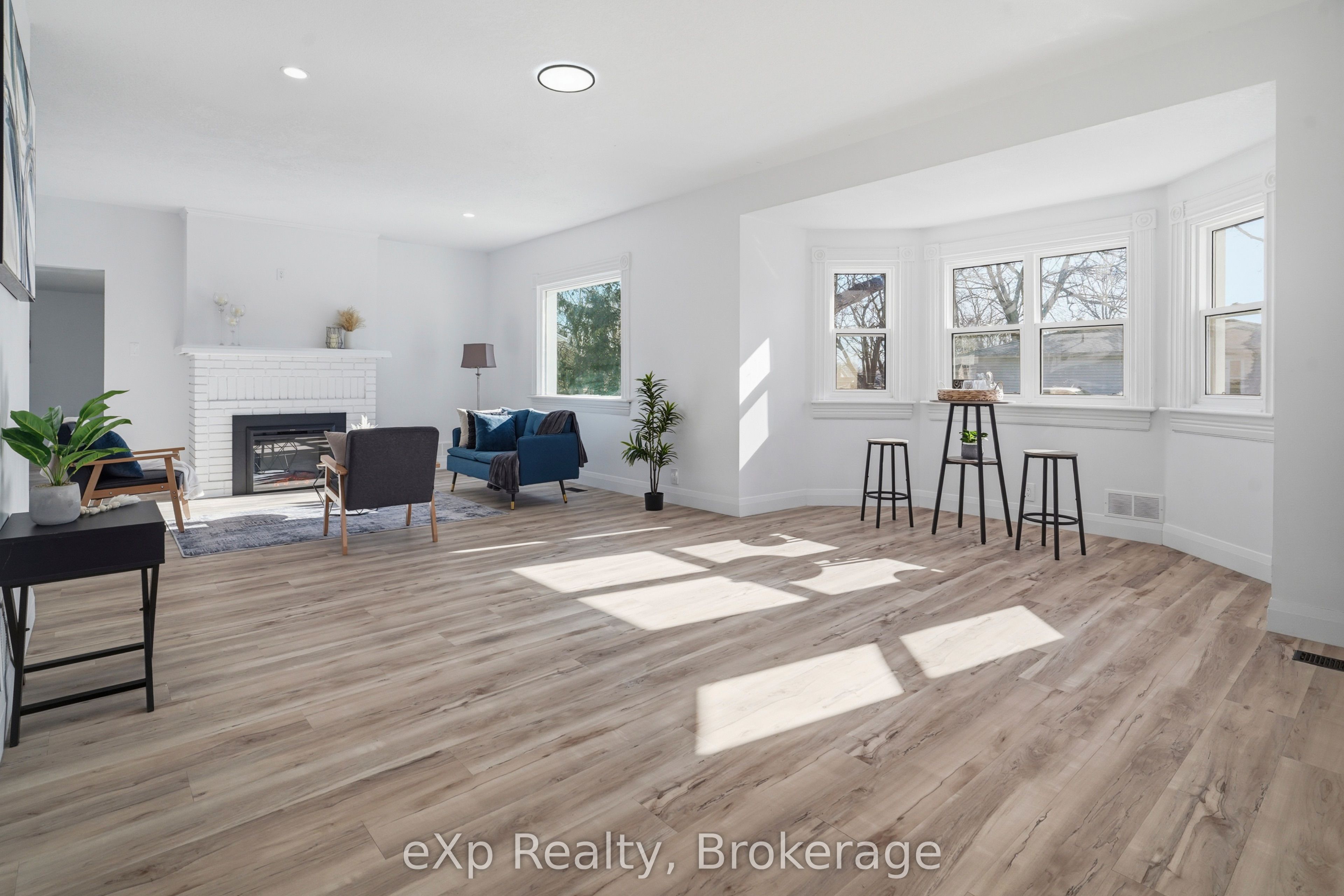 192 William Street W Property Photo 8