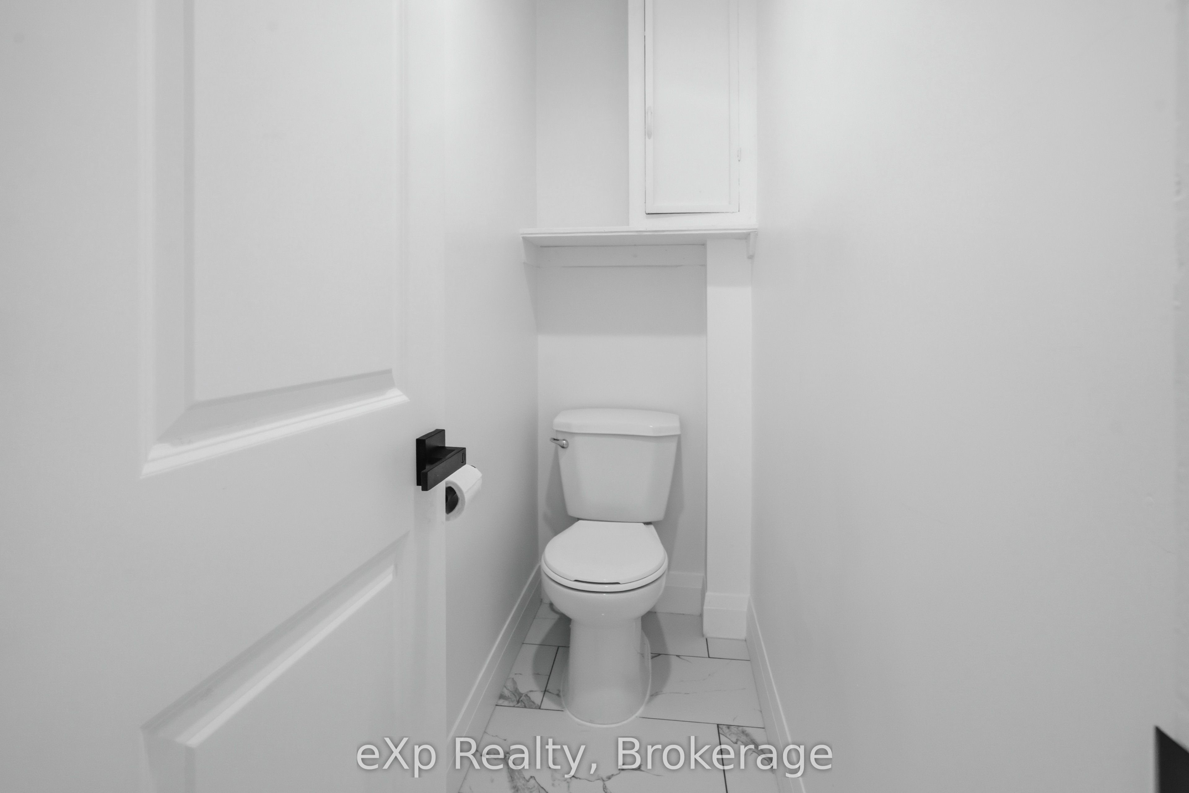192 William Street W Property Photo 14