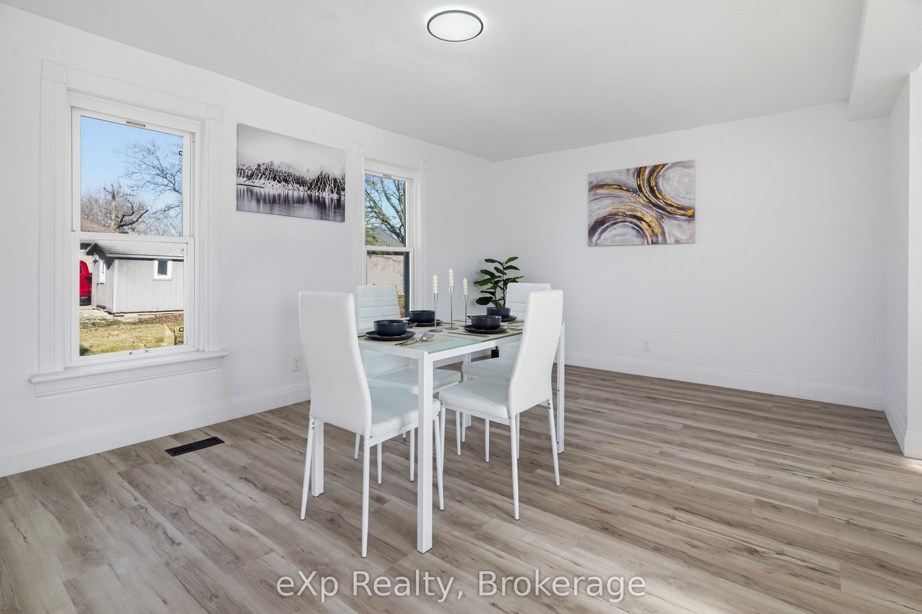 192 William Street W Property Photo 16