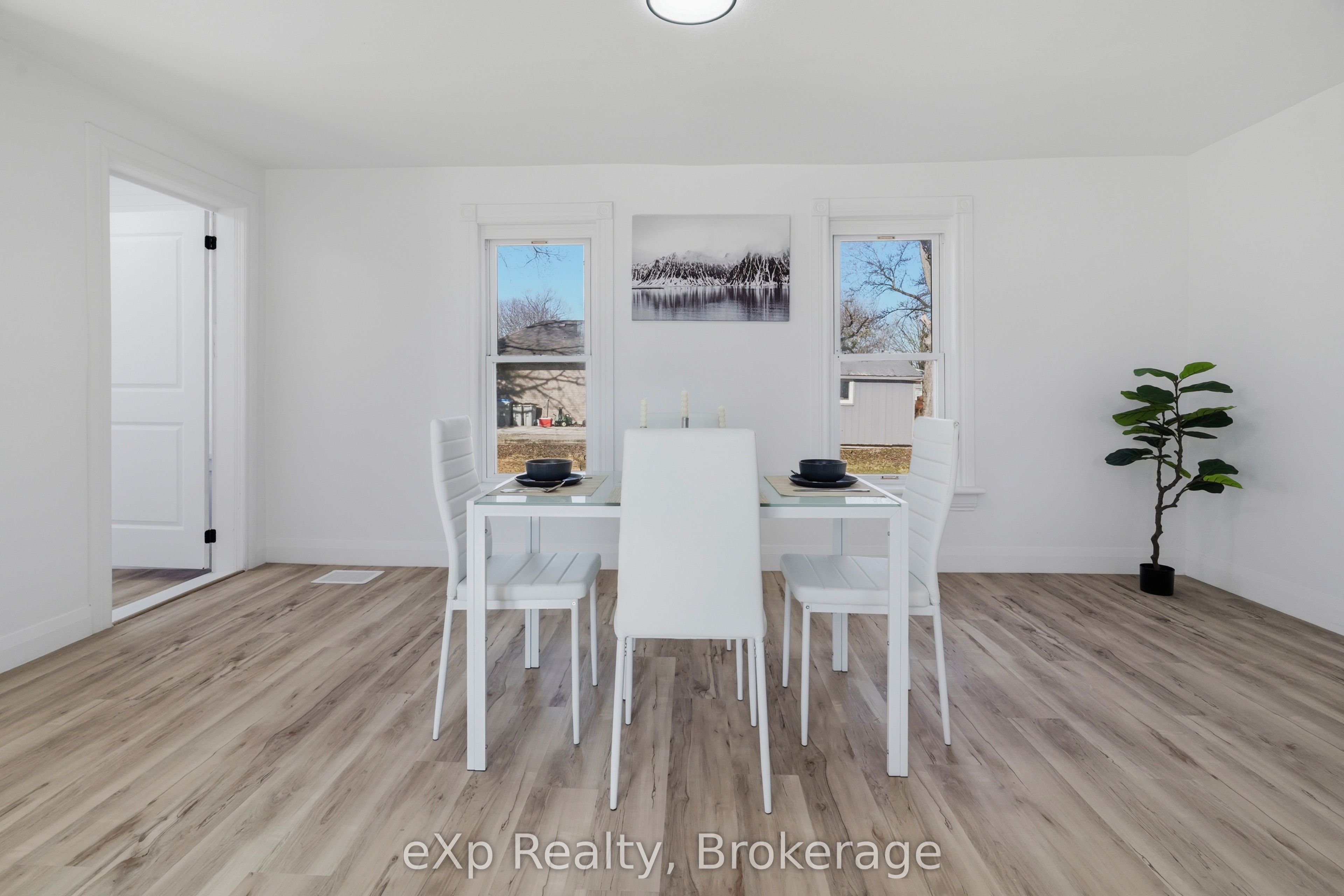 192 William Street W Property Photo 17