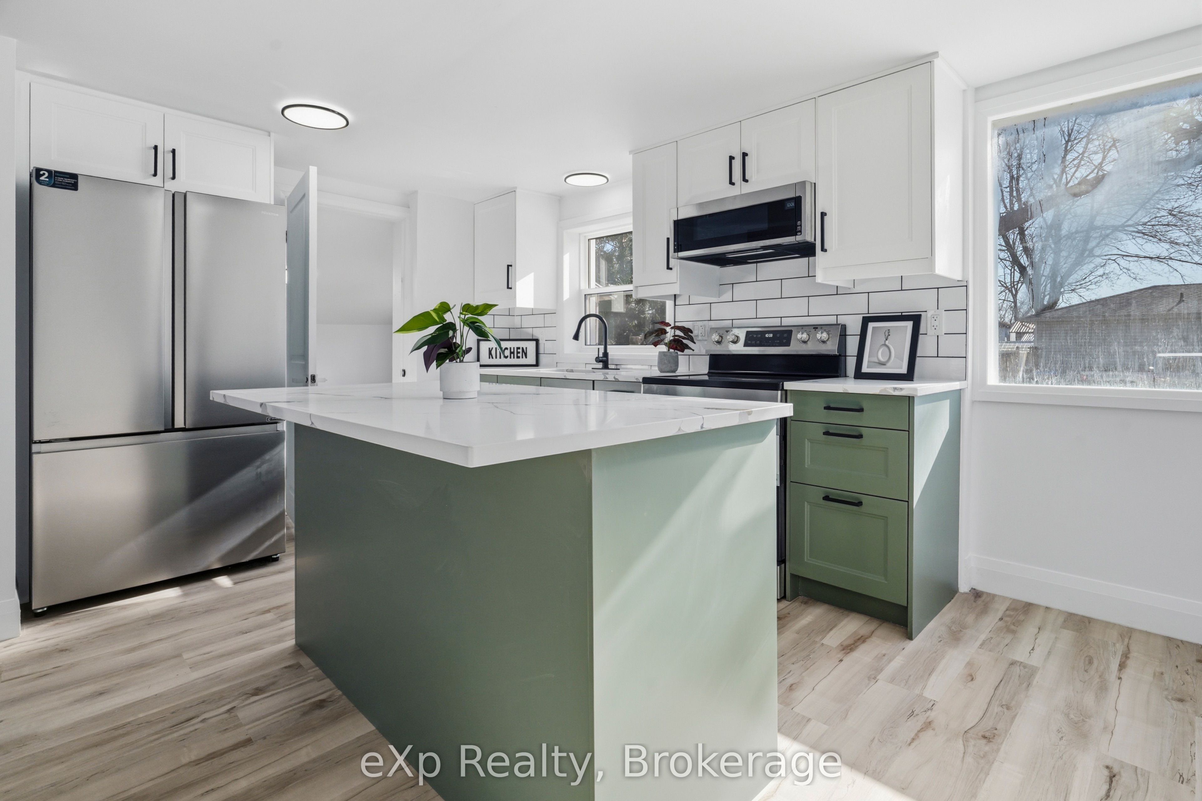 192 William Street W Property Photo 22