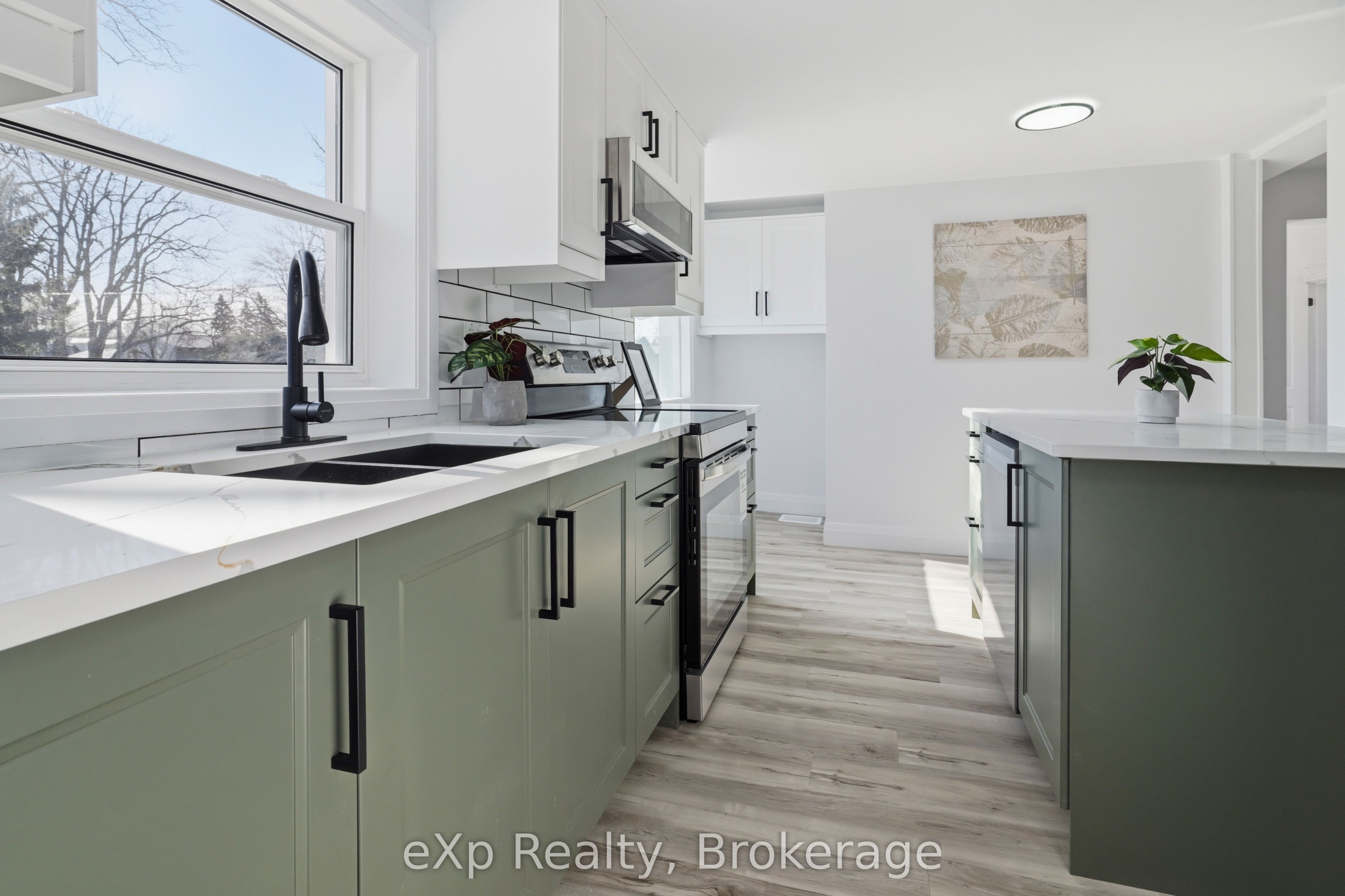 192 William Street W Property Photo 24