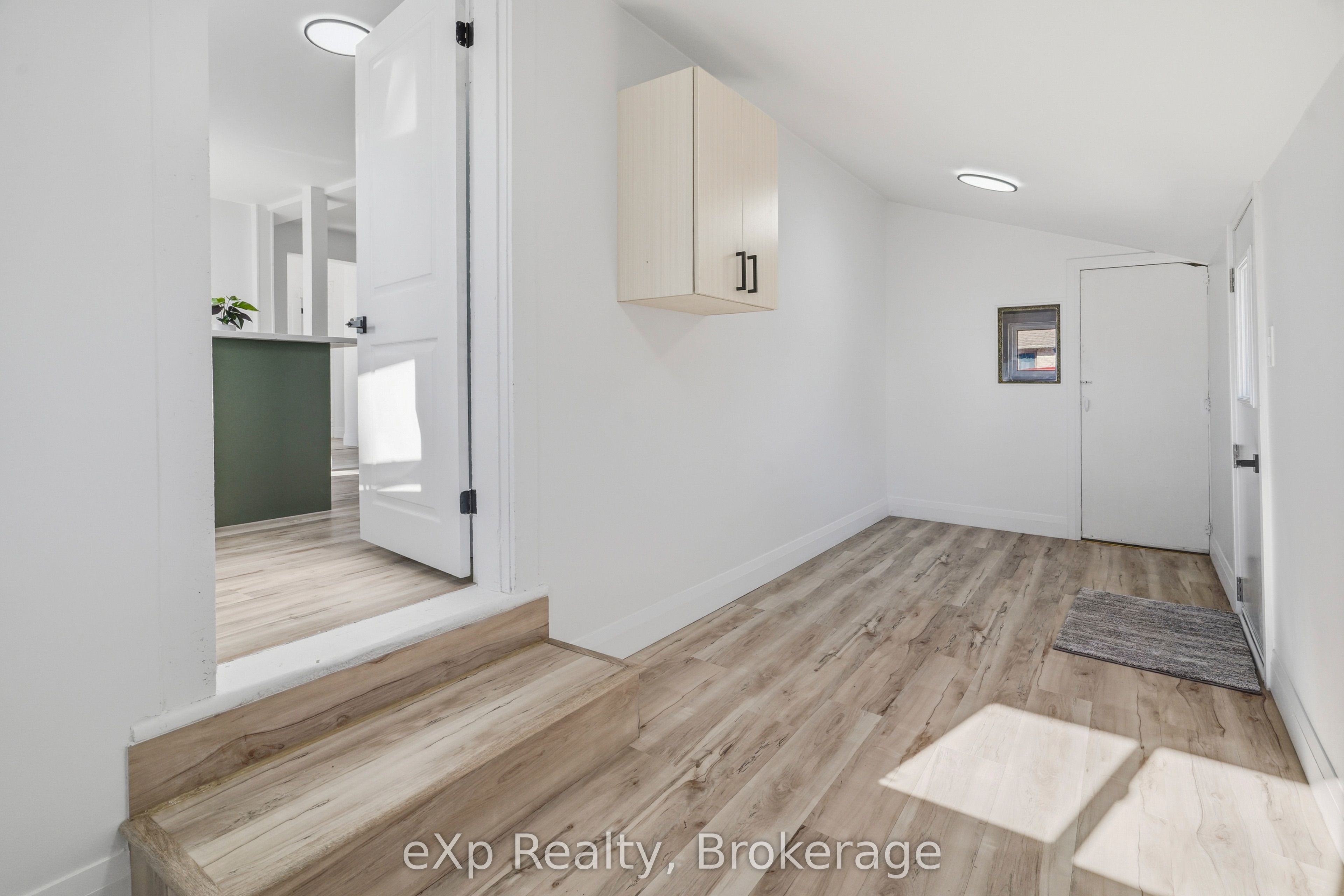 192 William Street W Property Photo 26