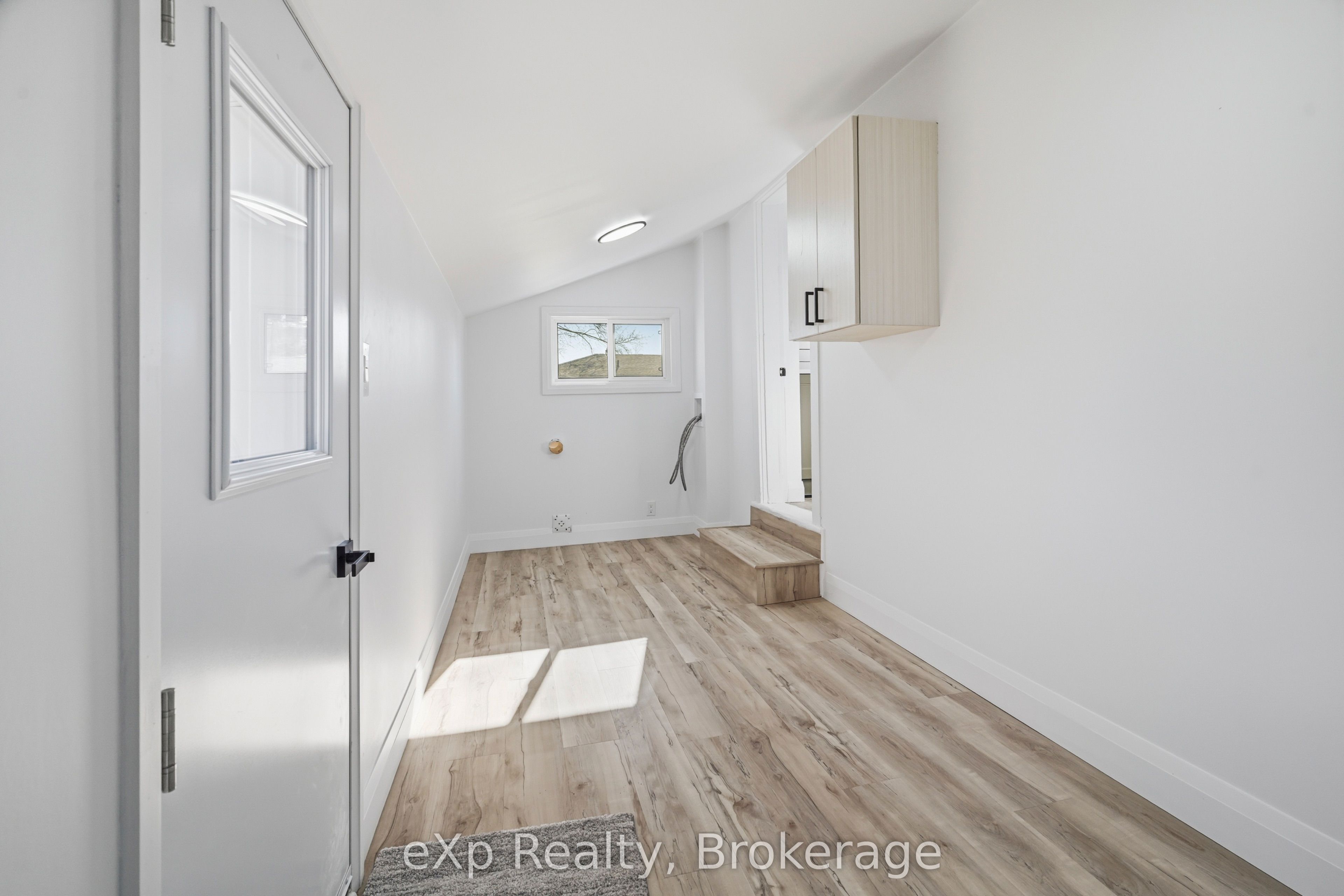 192 William Street W Property Photo 27