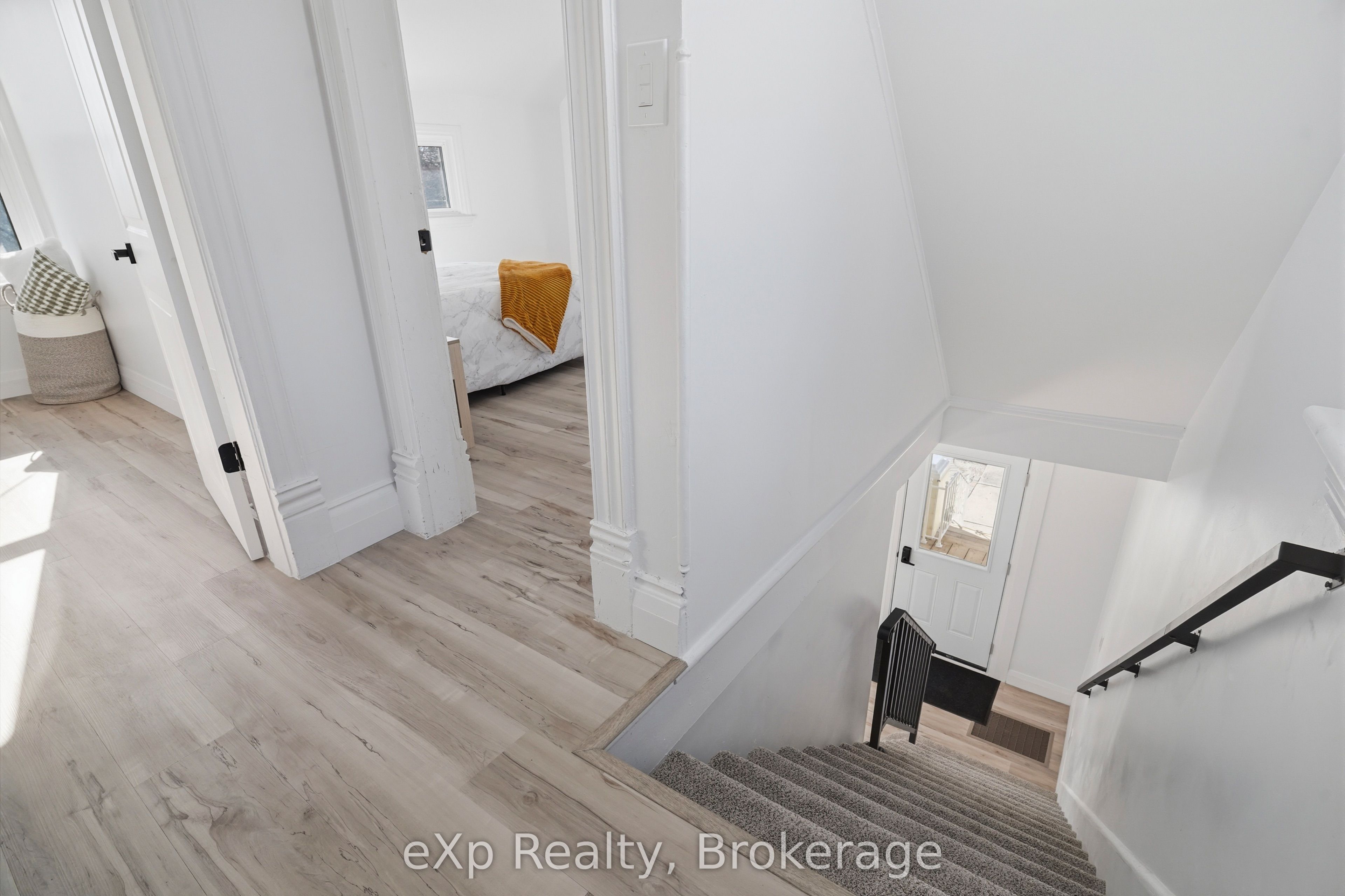 192 William Street W Property Photo 28