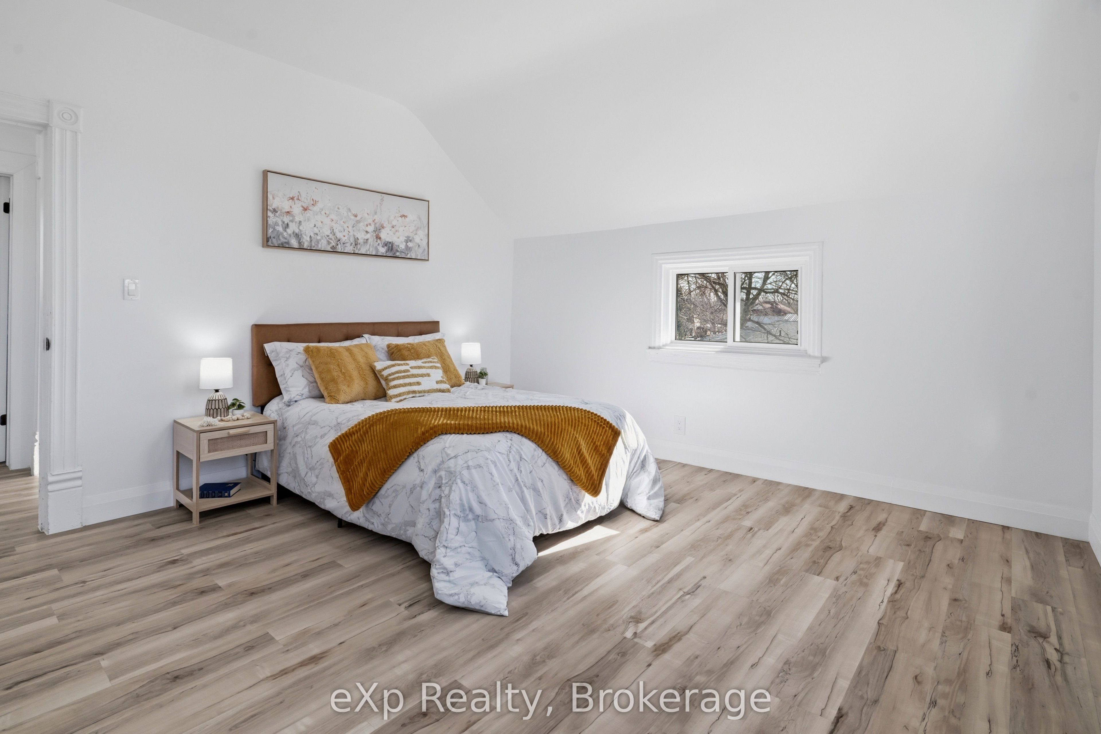 192 William Street W Property Photo 30