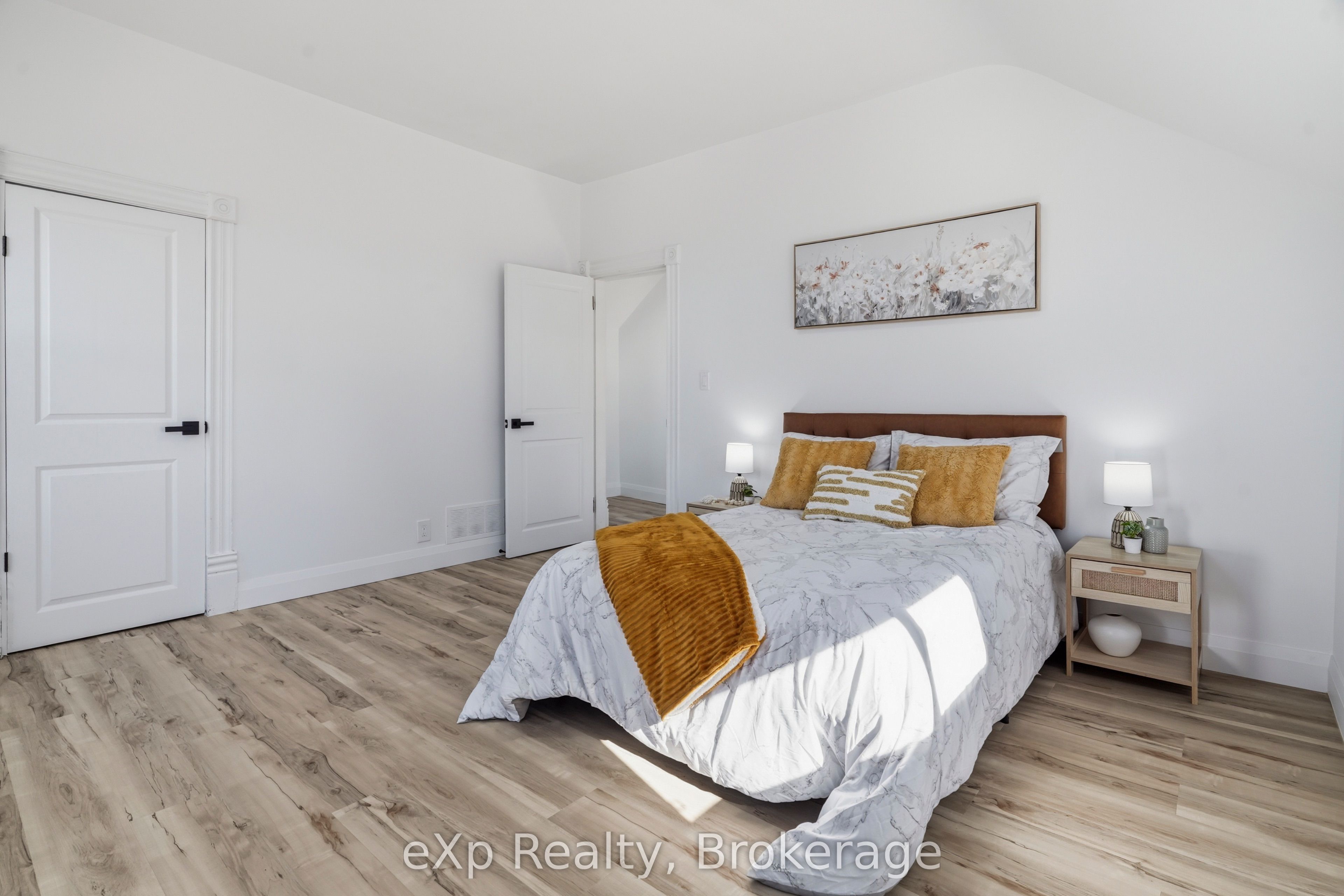 192 William Street W Property Photo 31