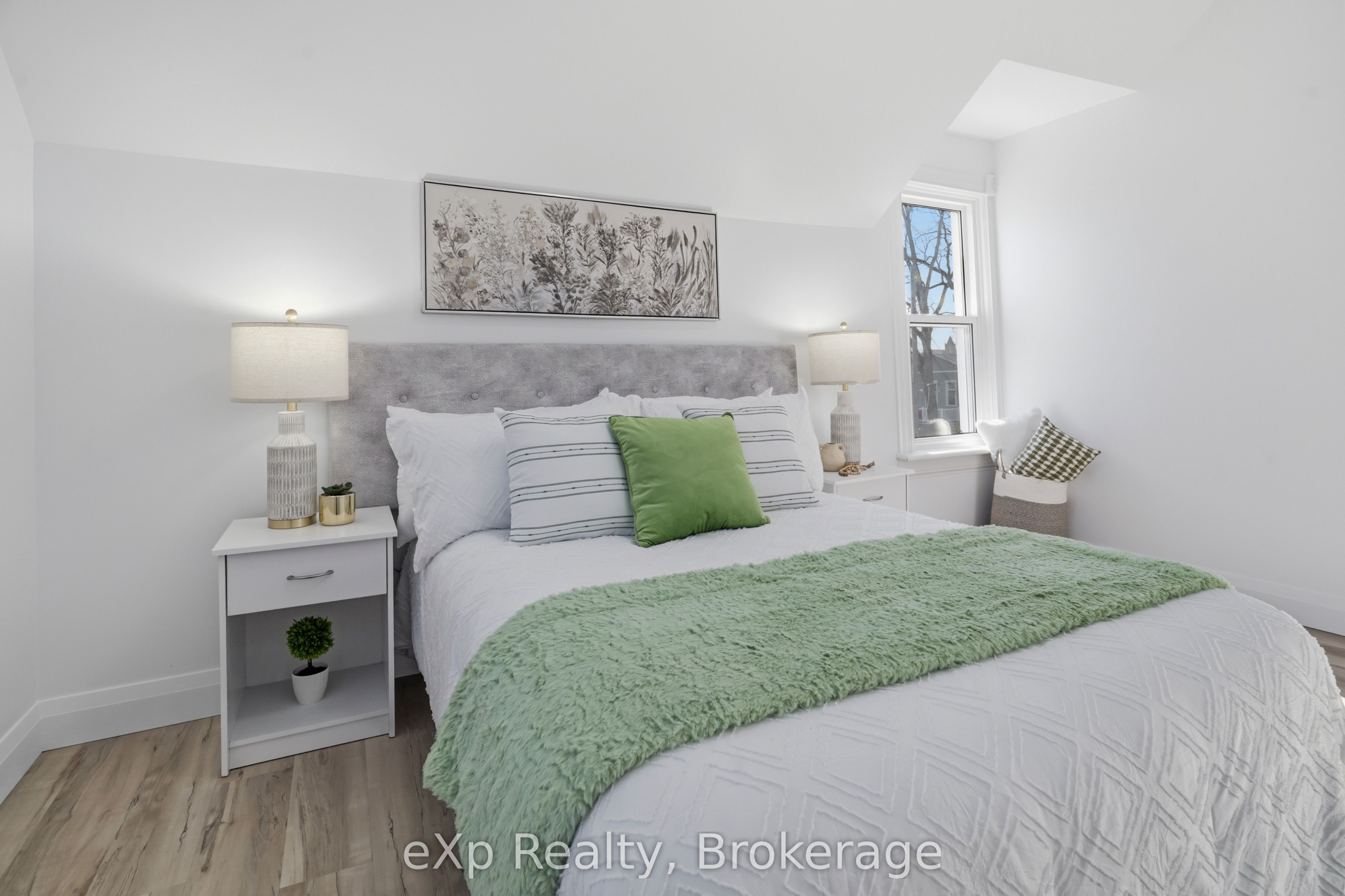 192 William Street W Property Photo 33
