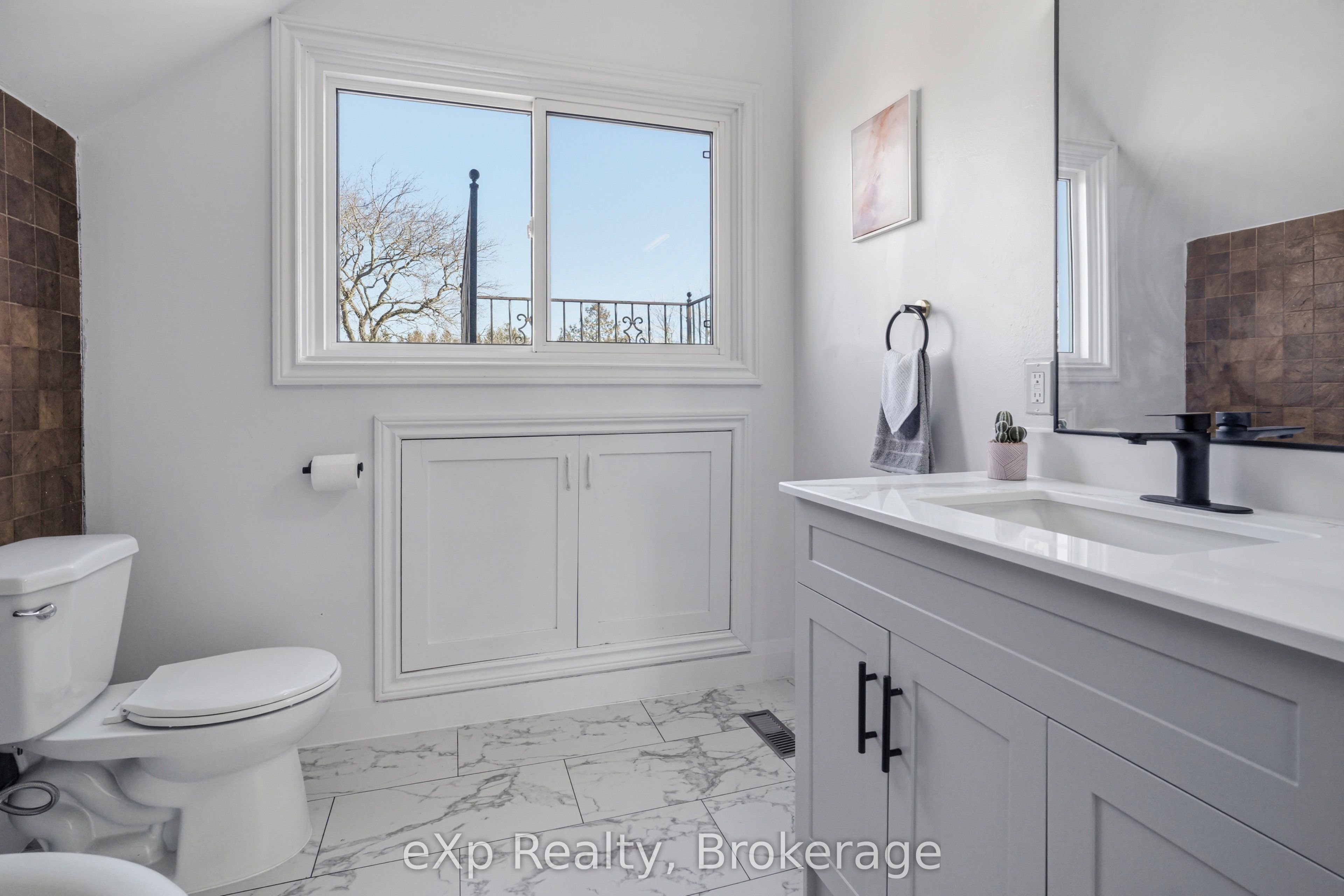 192 William Street W Property Photo 34