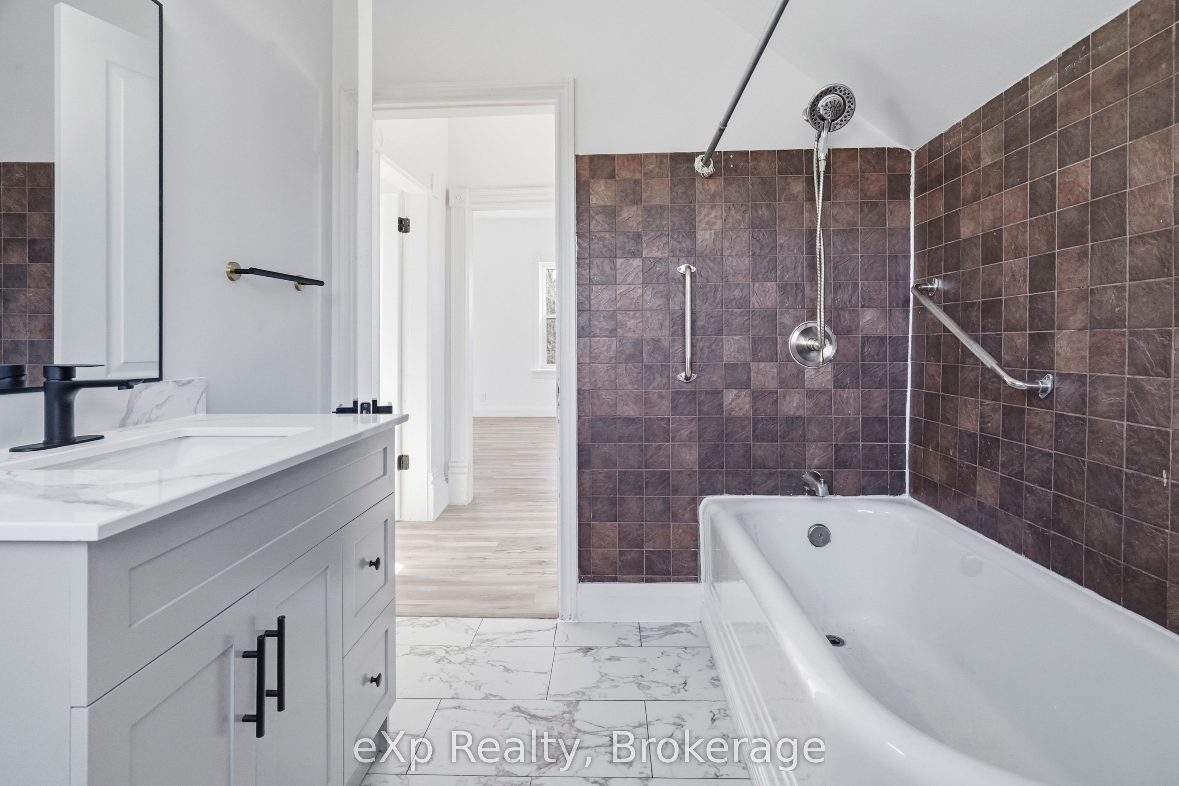 192 William Street W Property Photo 35