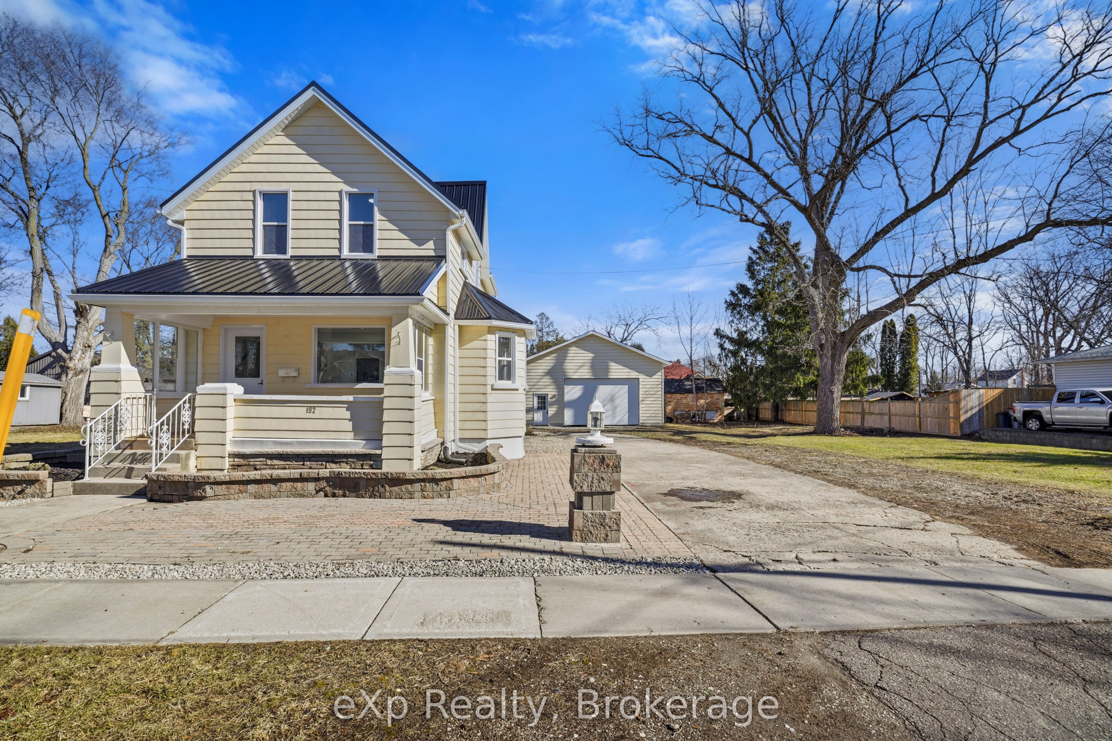 192 William Street W Property Photo 38