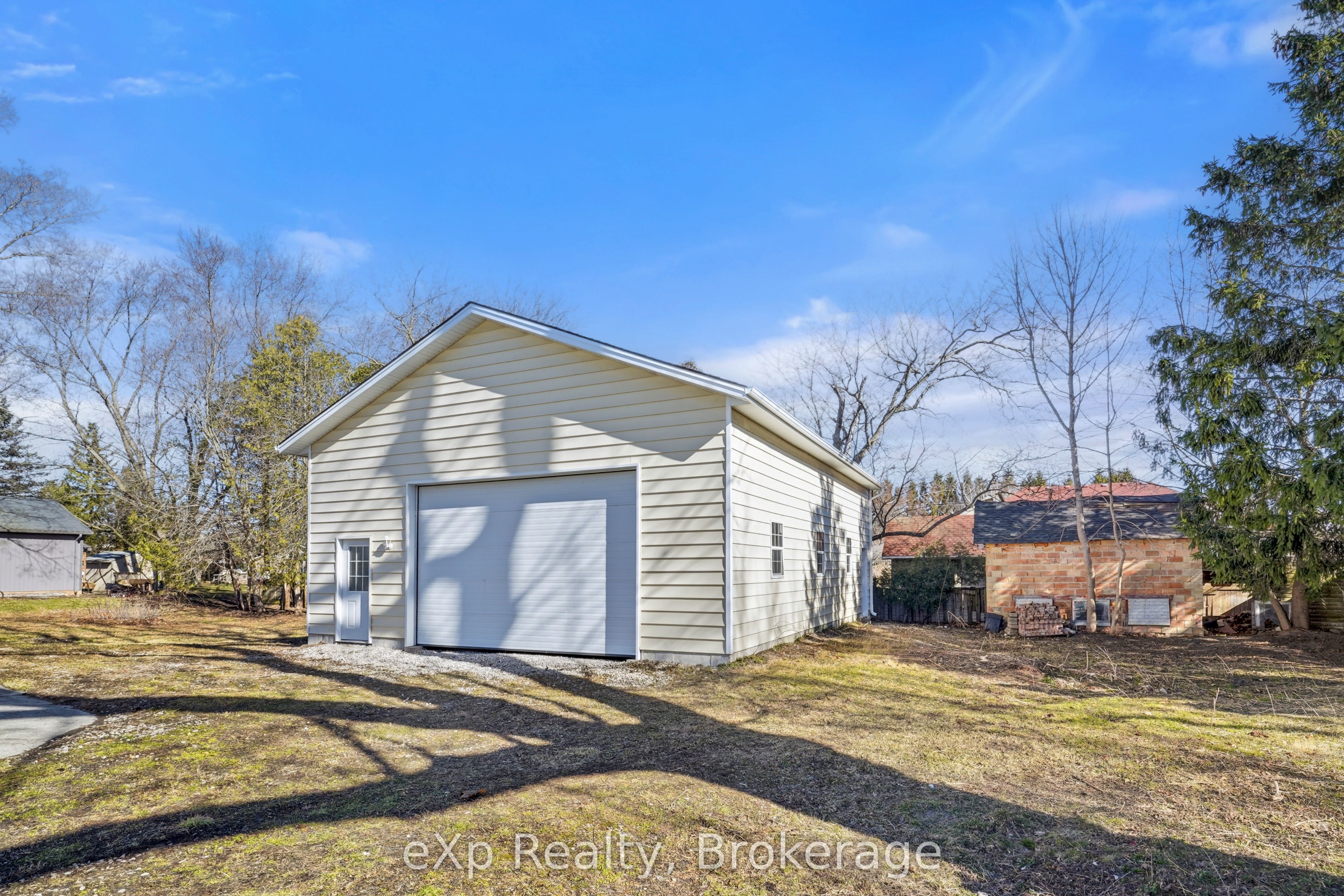 192 William Street W Property Photo 43