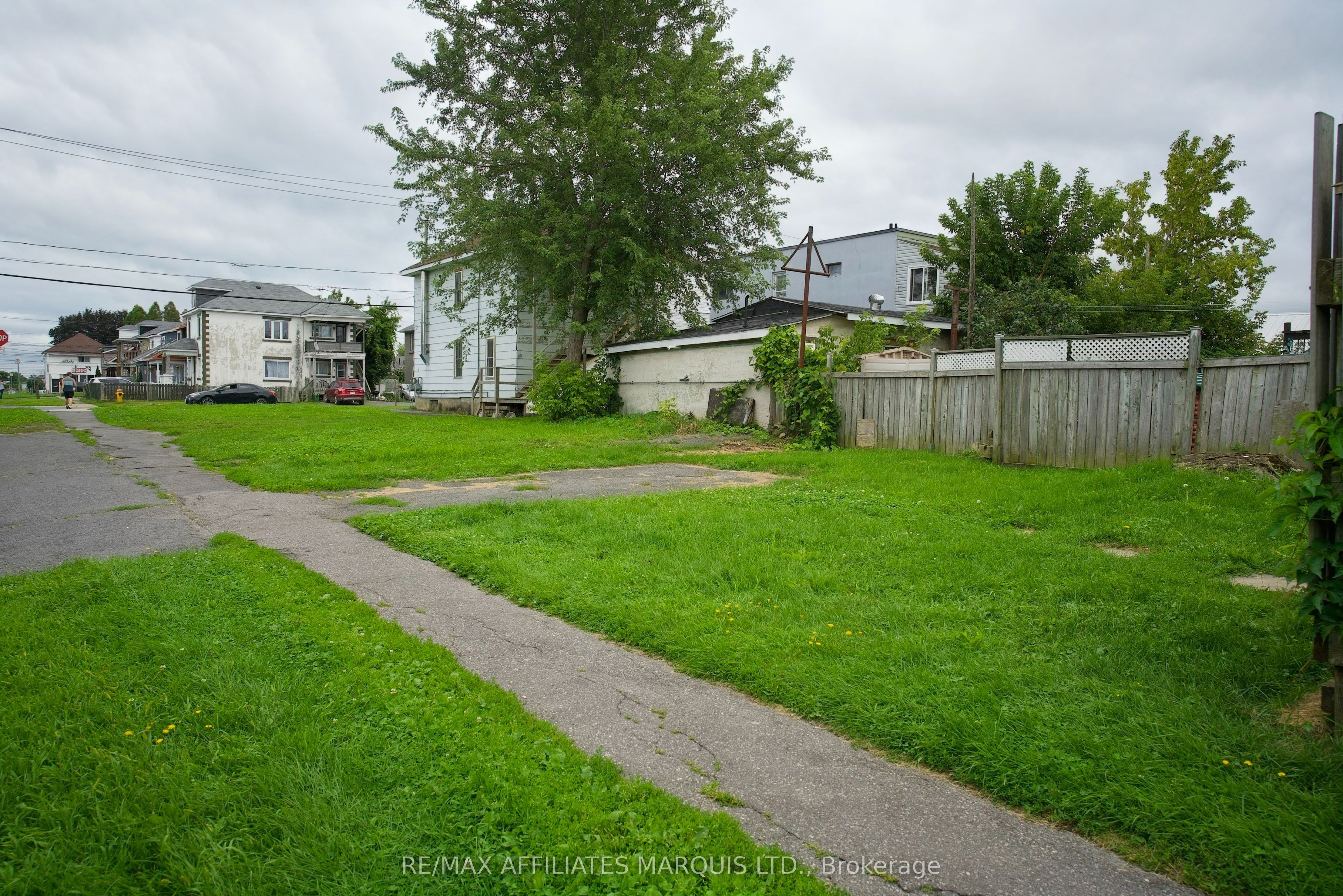 829 First Street E Property Photo 4