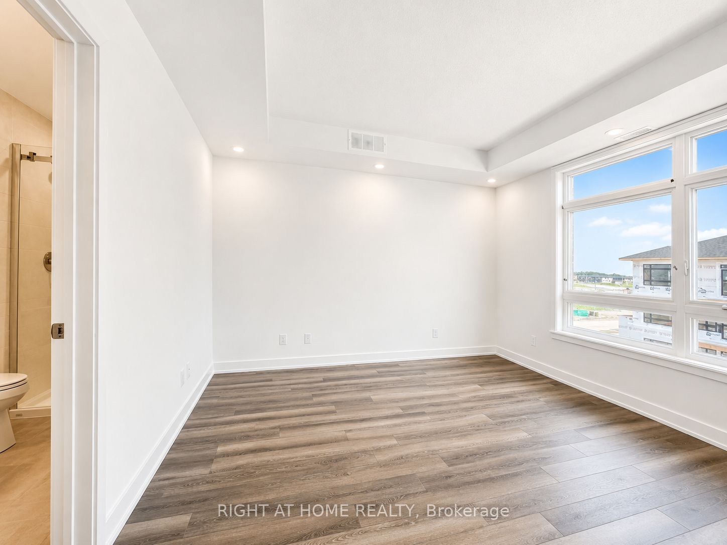 300 Tulum Crescent L Property Photo 6