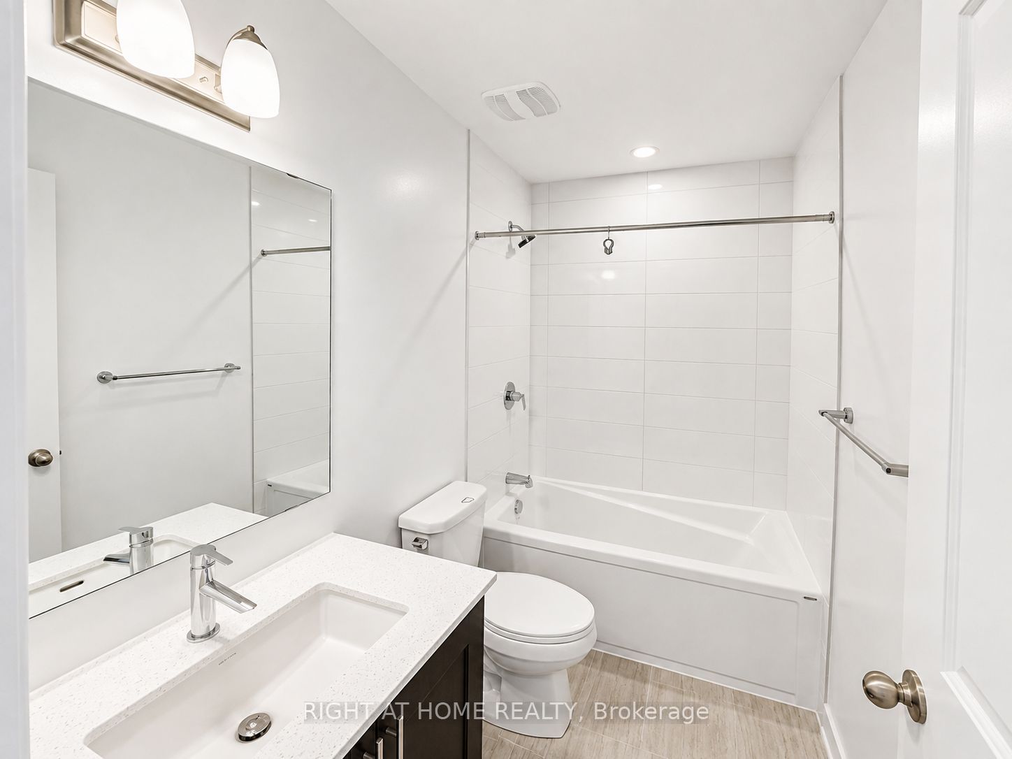 300 Tulum Crescent L Property Photo 9