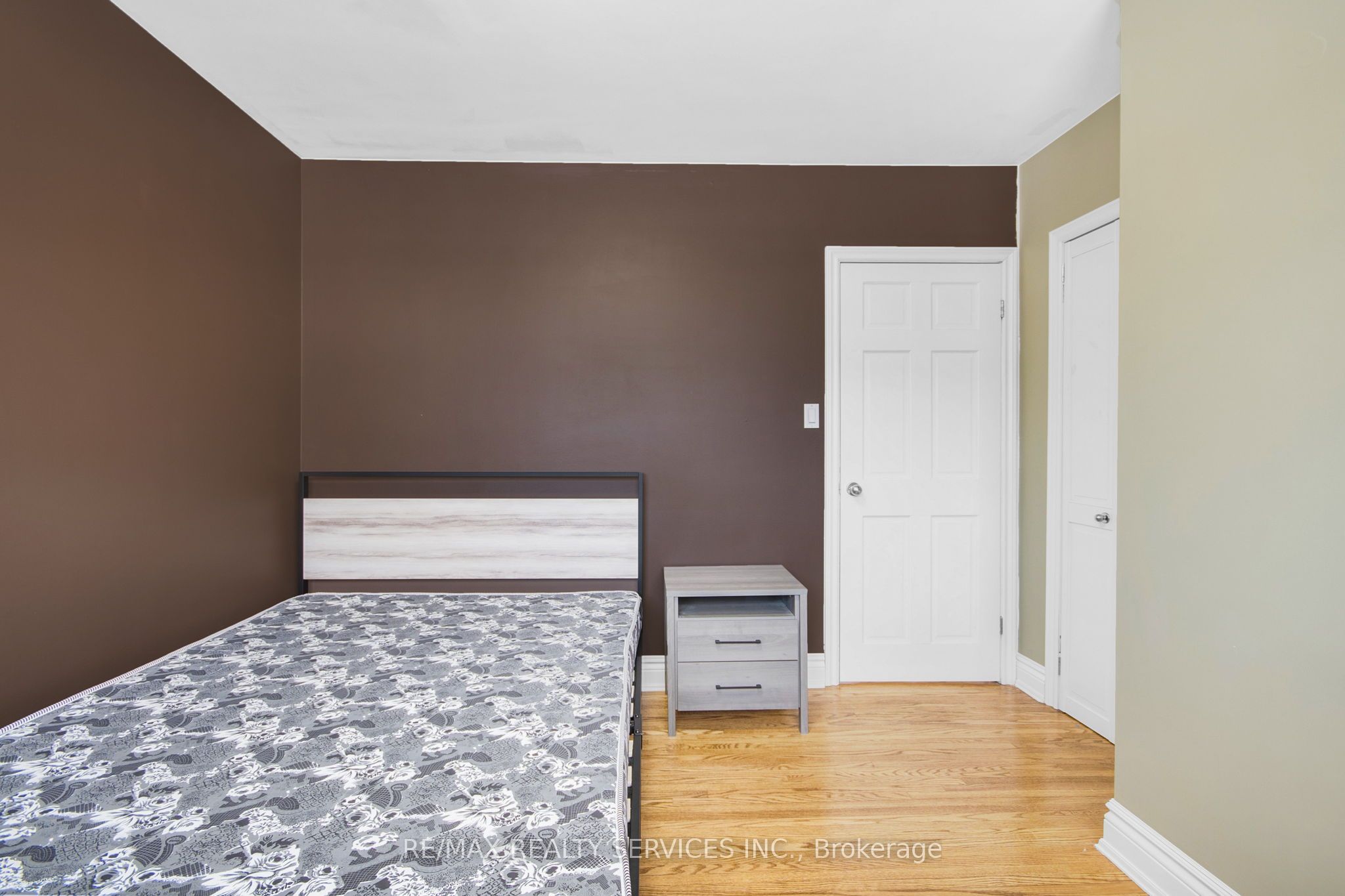 185 Burlington Street Property Photo 13