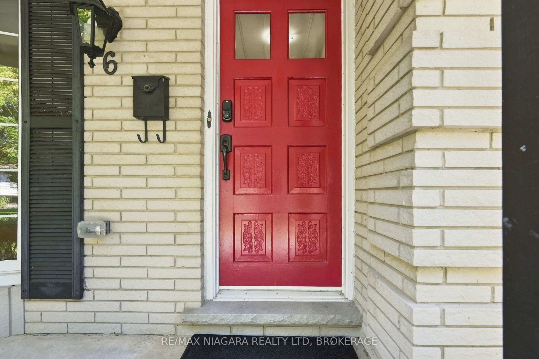 6 Royal Oak Drive Property Photo 4