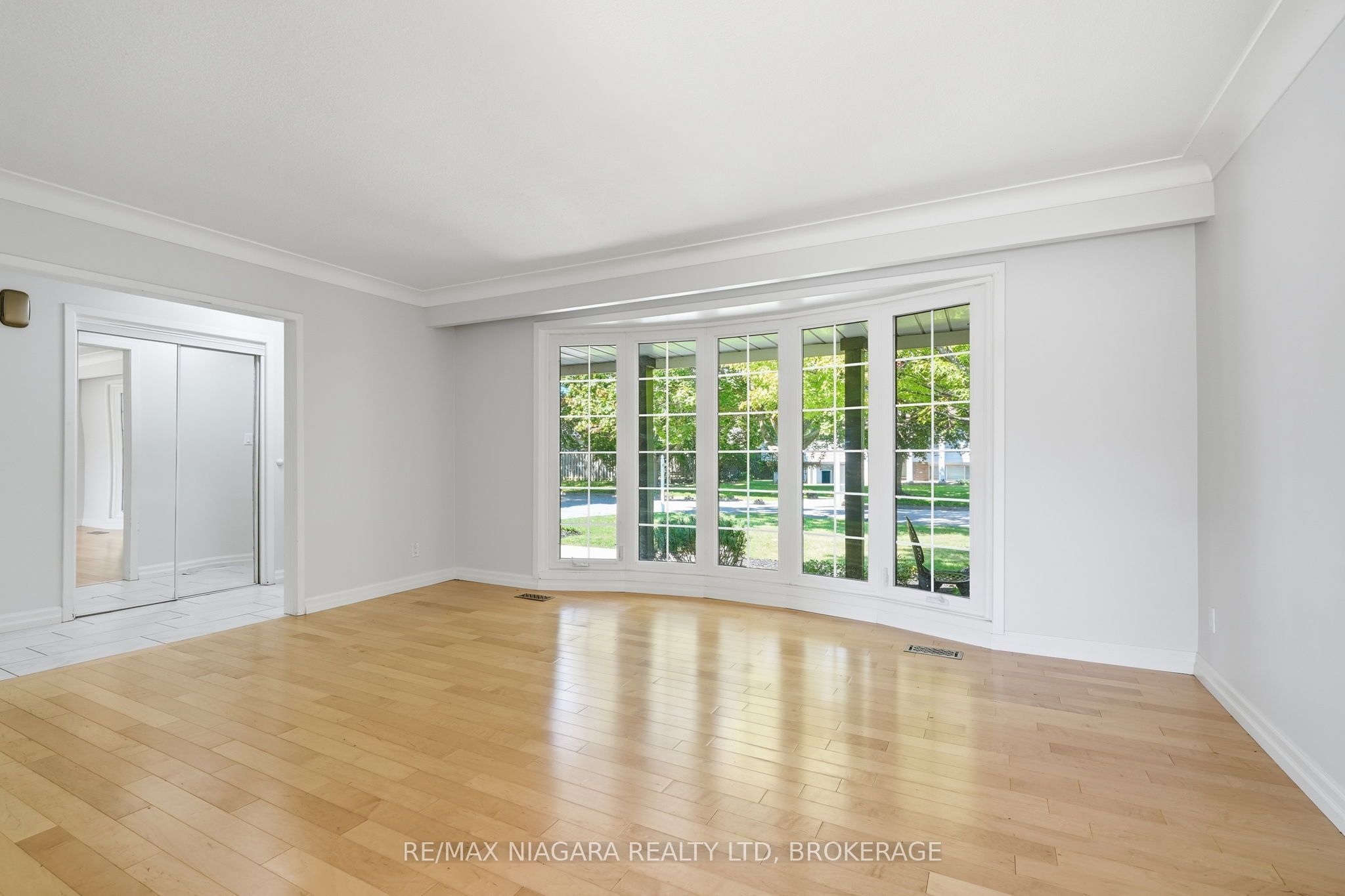 6 Royal Oak Drive Property Photo 8