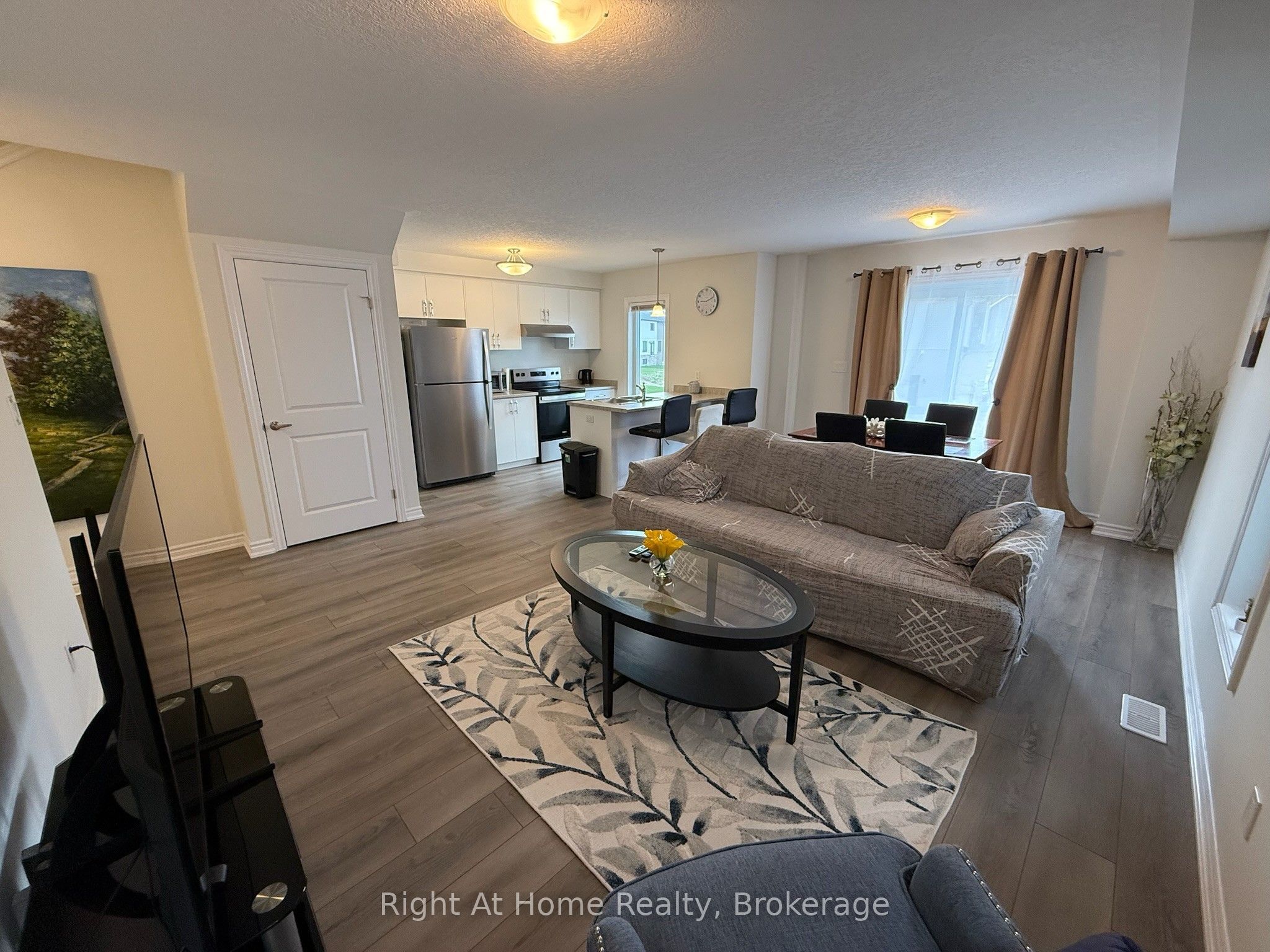 217 Benninger Drive Upper Property Photo 4