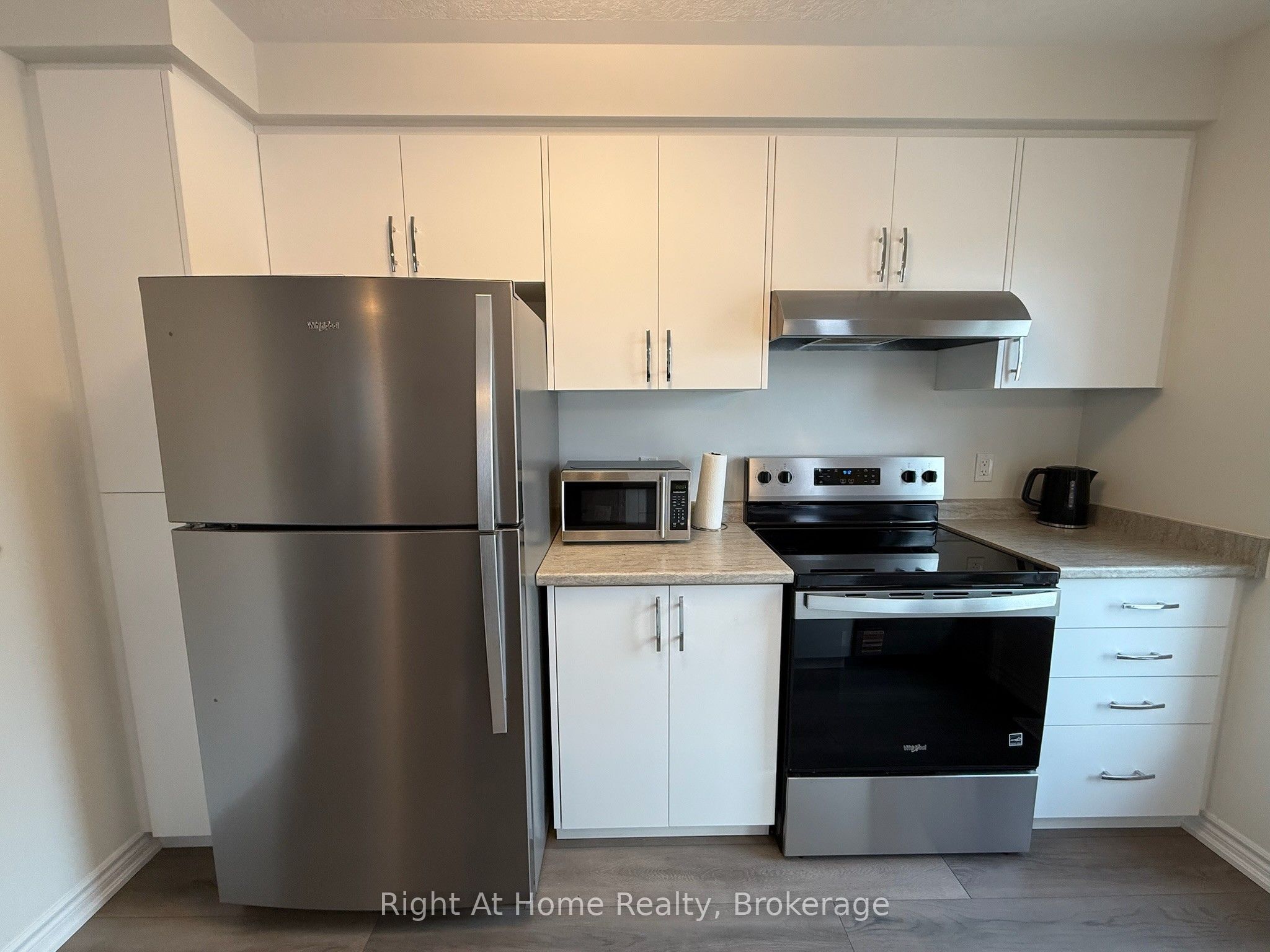 217 Benninger Drive Upper Property Photo 8