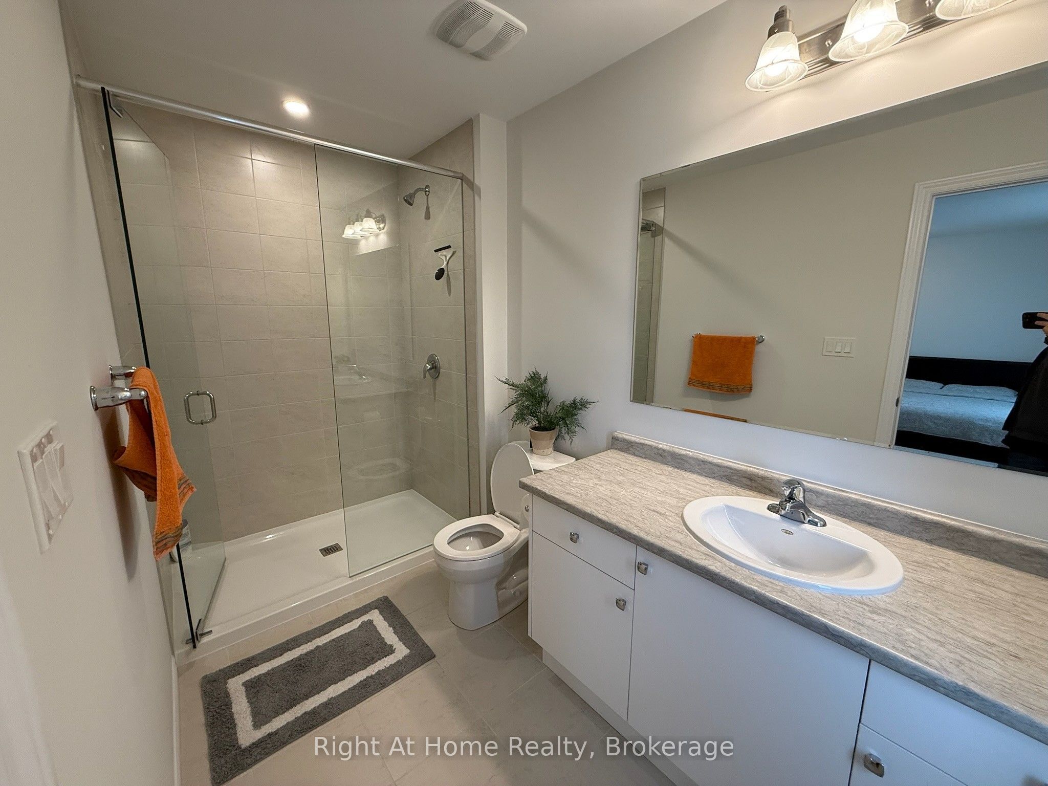 217 Benninger Drive Upper Property Photo 15