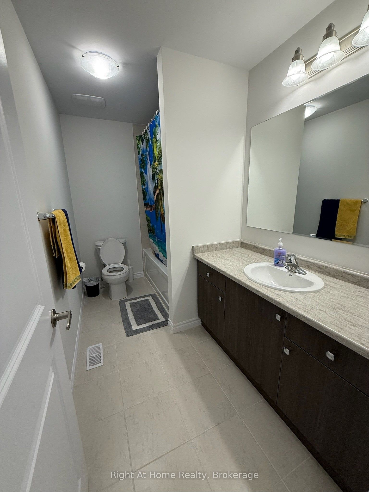217 Benninger Drive Upper Property Photo 23