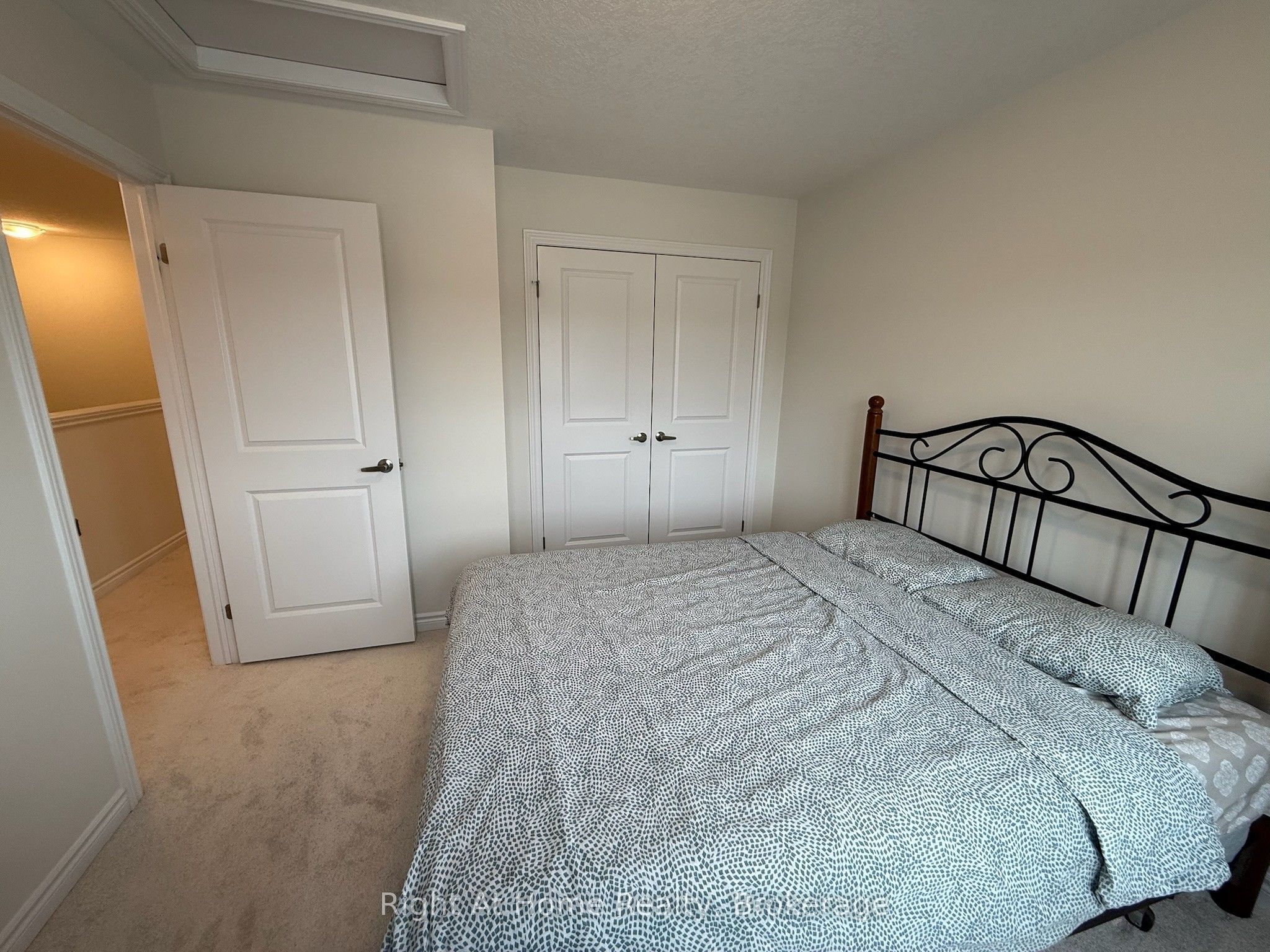 217 Benninger Drive Upper Property Photo 29