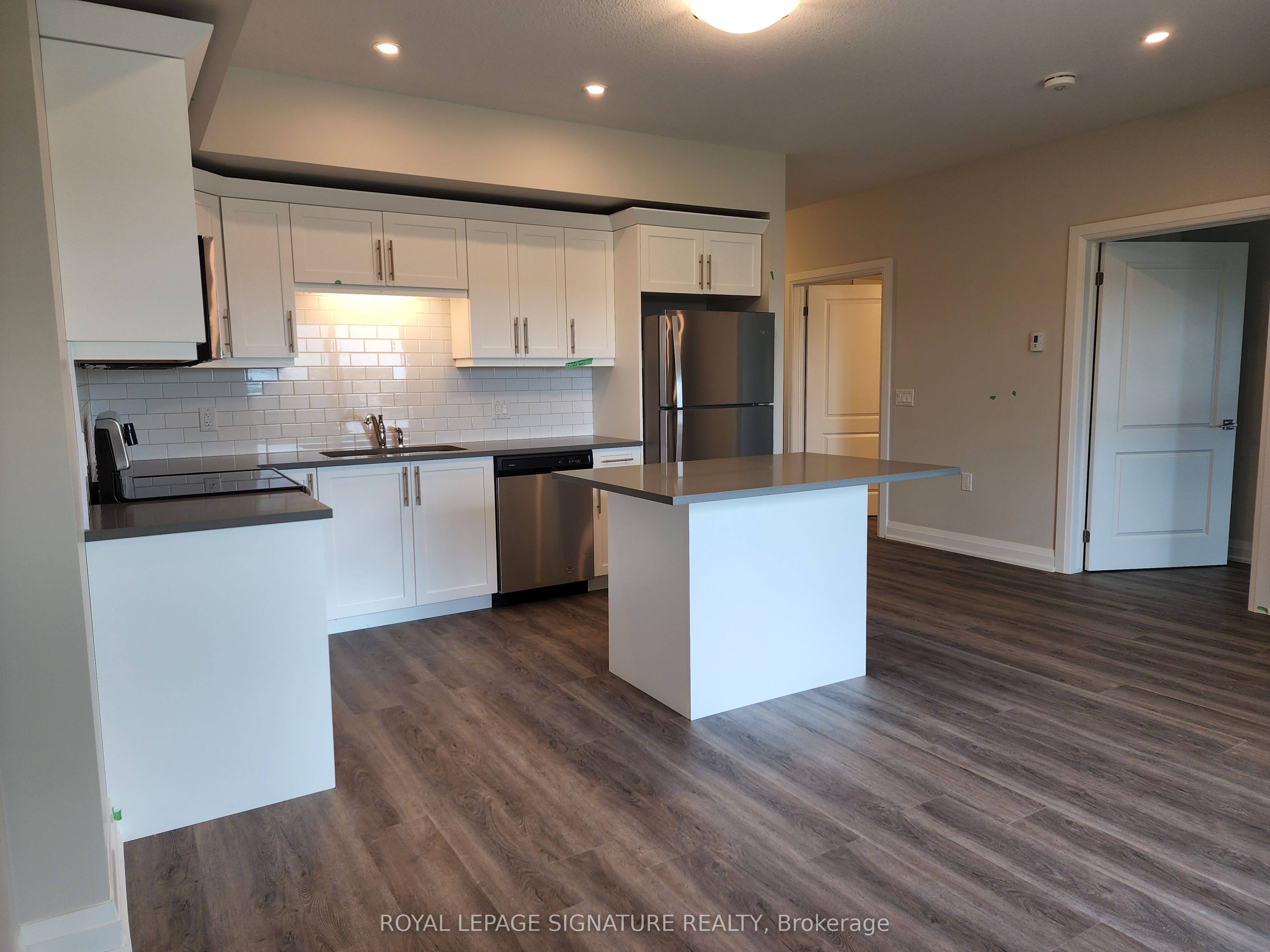 120 Summersides Boulevard 312 Property Photo 3