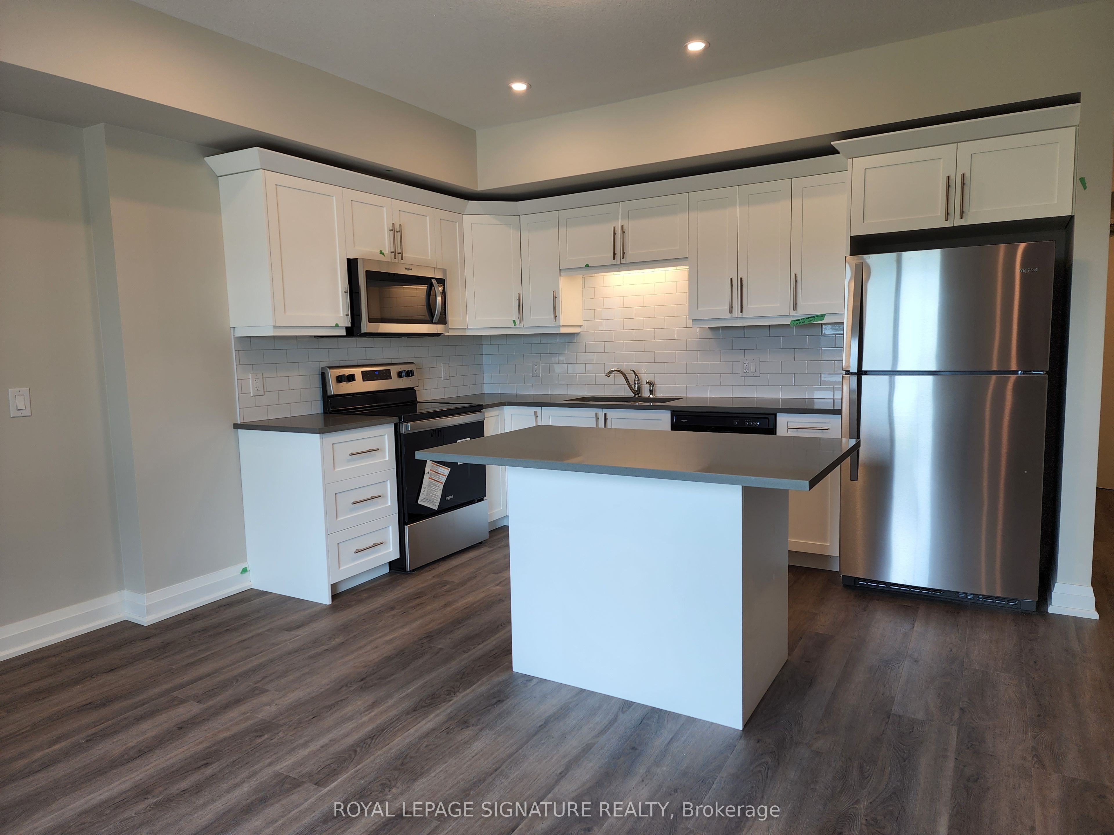 120 Summersides Boulevard 312 Property Photo 4