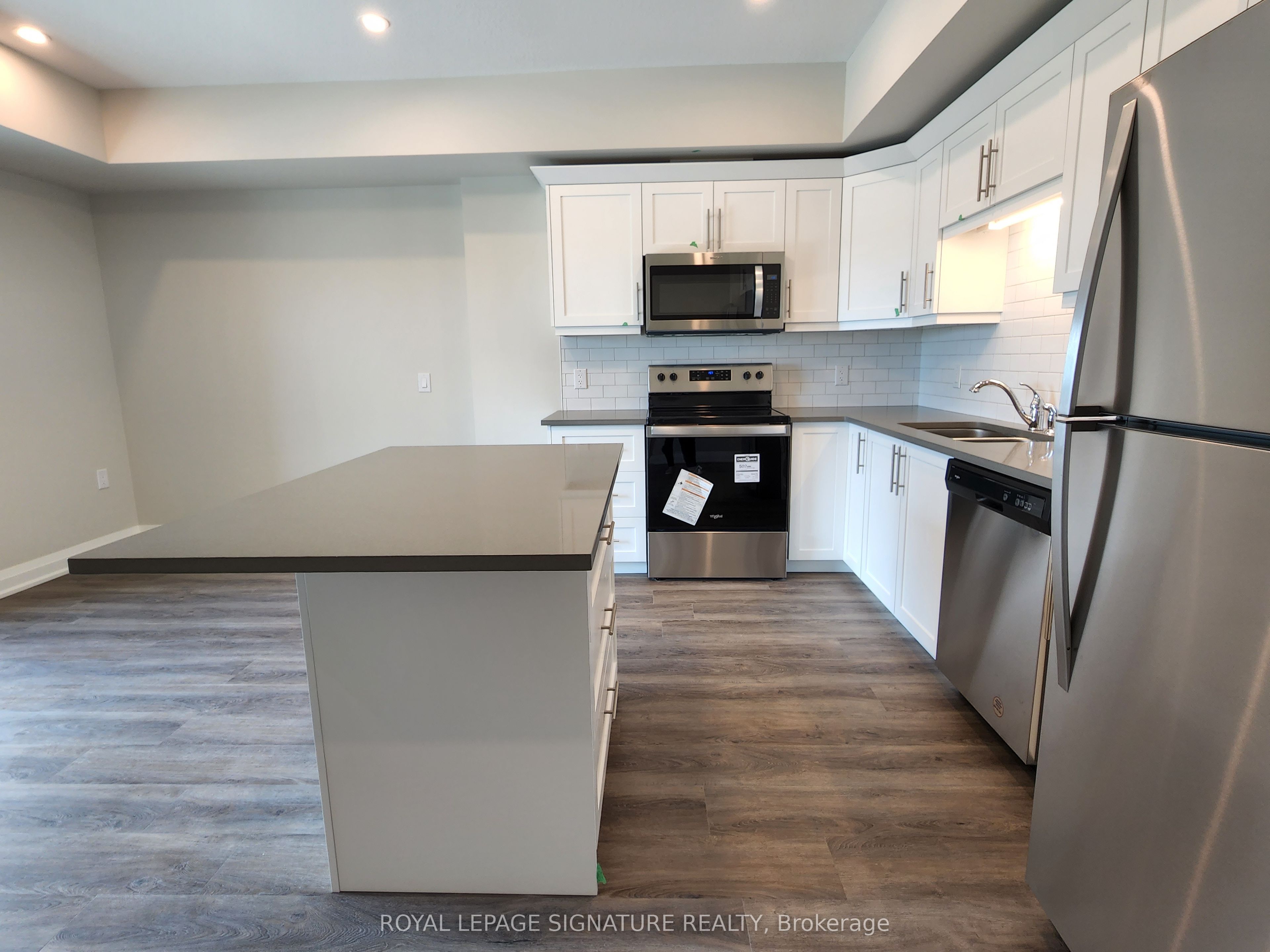 120 Summersides Boulevard 312 Property Photo 5