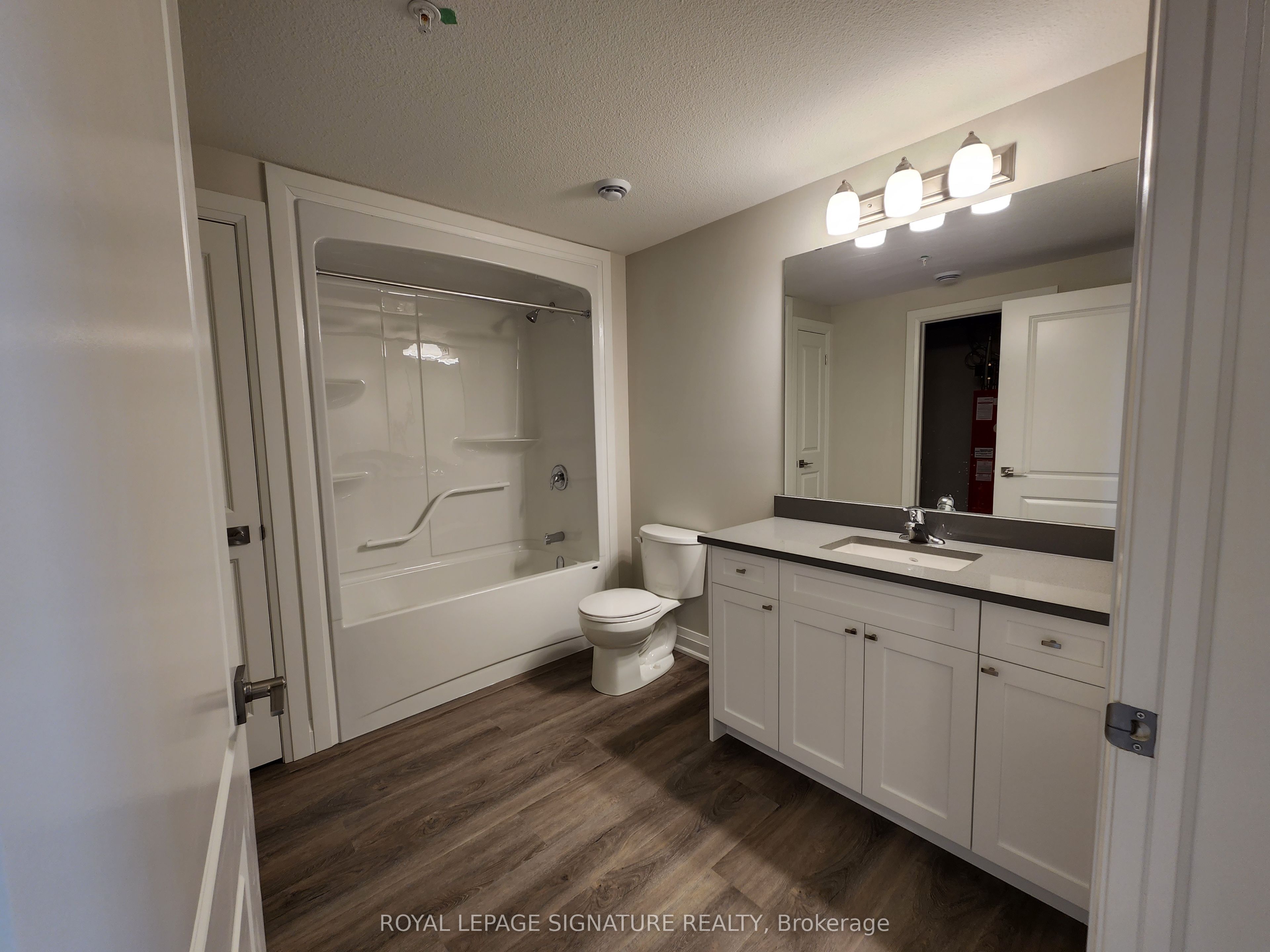 120 Summersides Boulevard 312 Property Photo 17