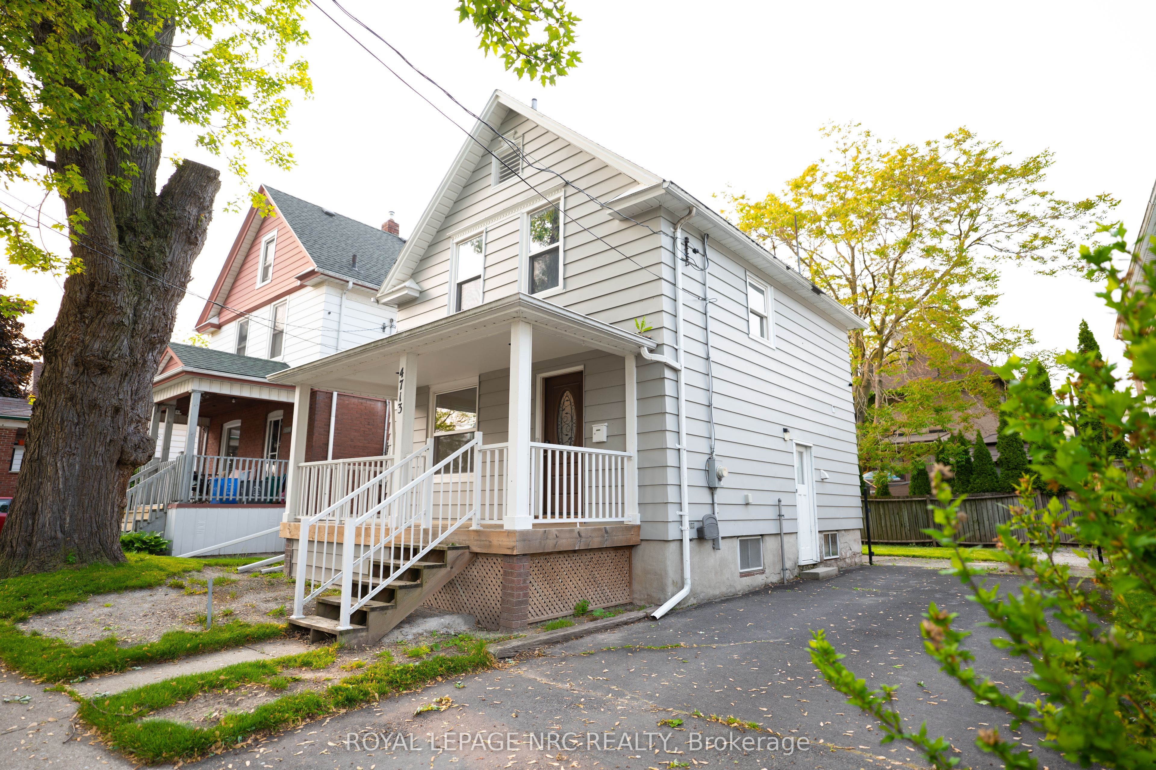 4713 Cookman Crescent N Property Photo 2