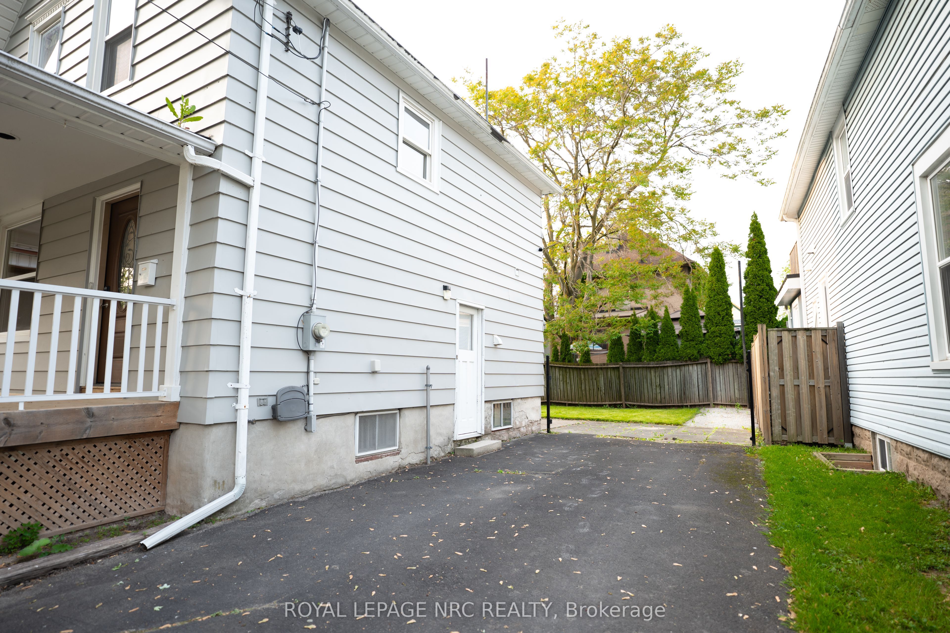 4713 Cookman Crescent N Property Photo 3