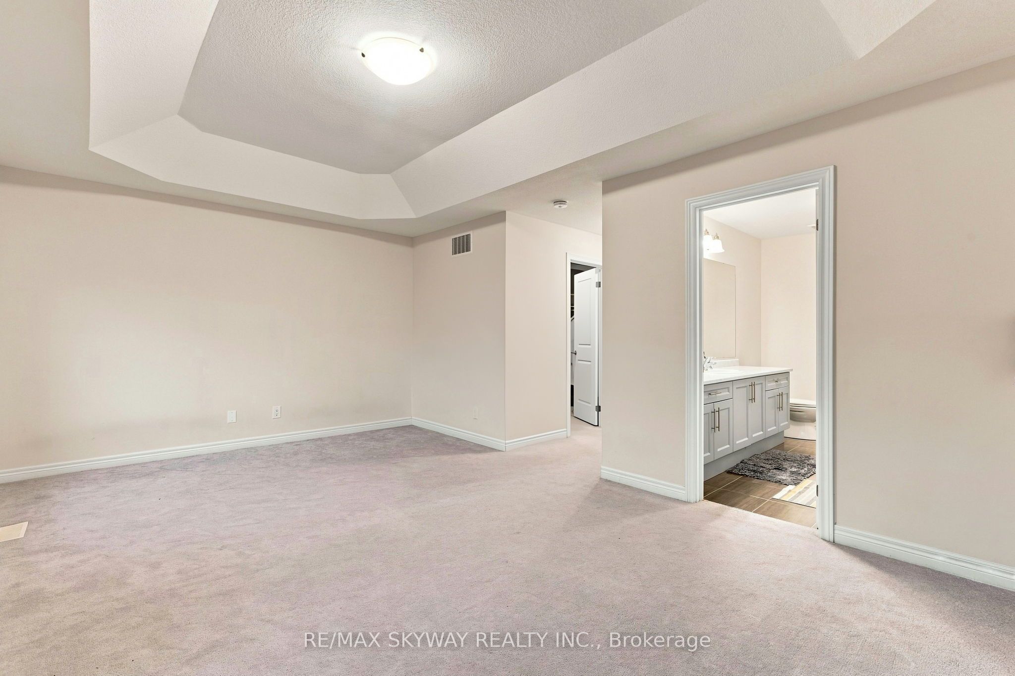 5 Gloria Street N Property Photo 26