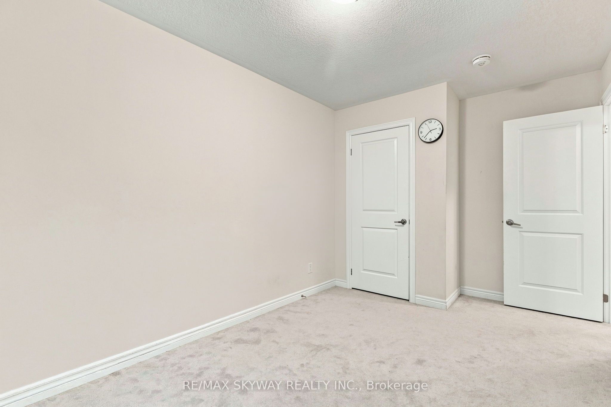 5 Gloria Street N Property Photo 28