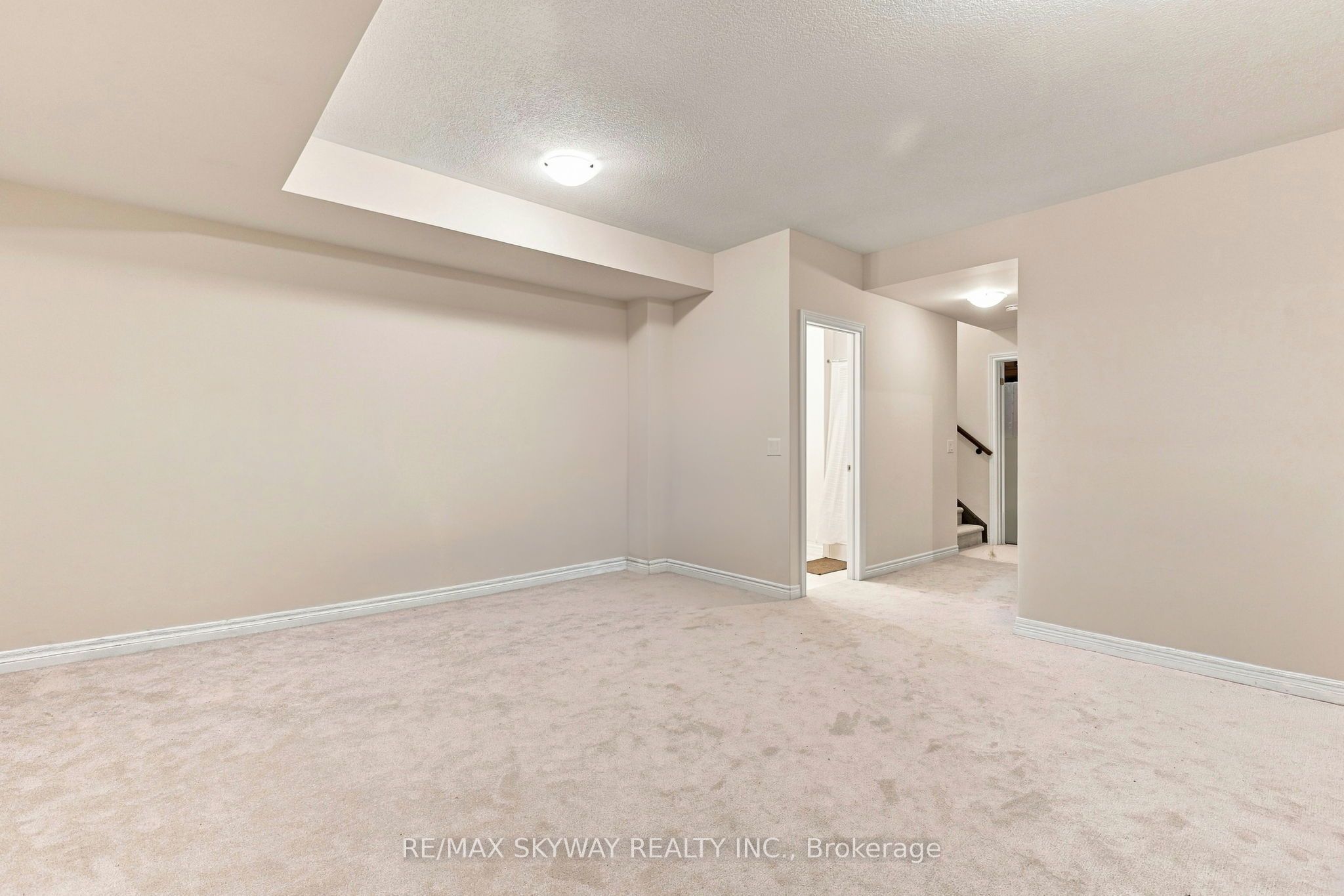 5 Gloria Street N Property Photo 34