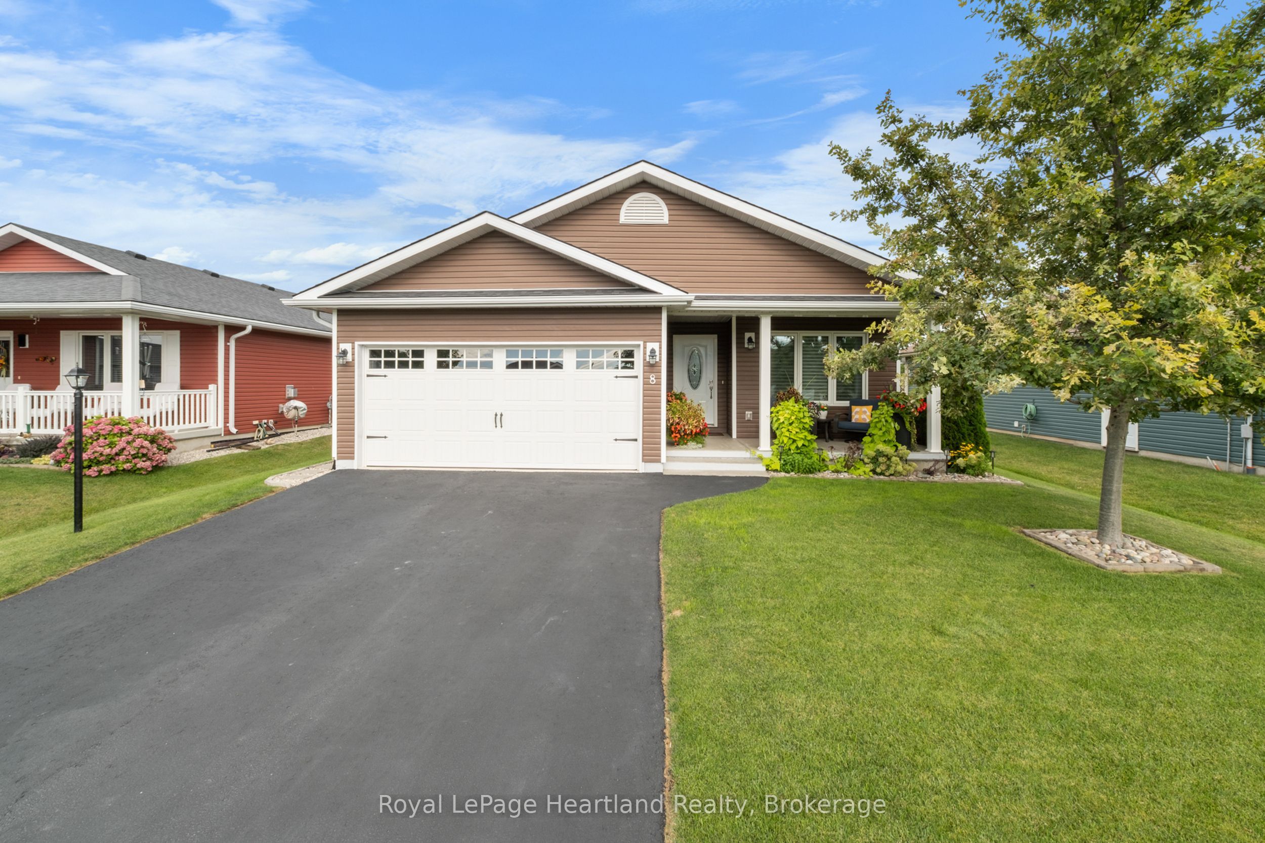 8 Windward Way N Property Photo 1