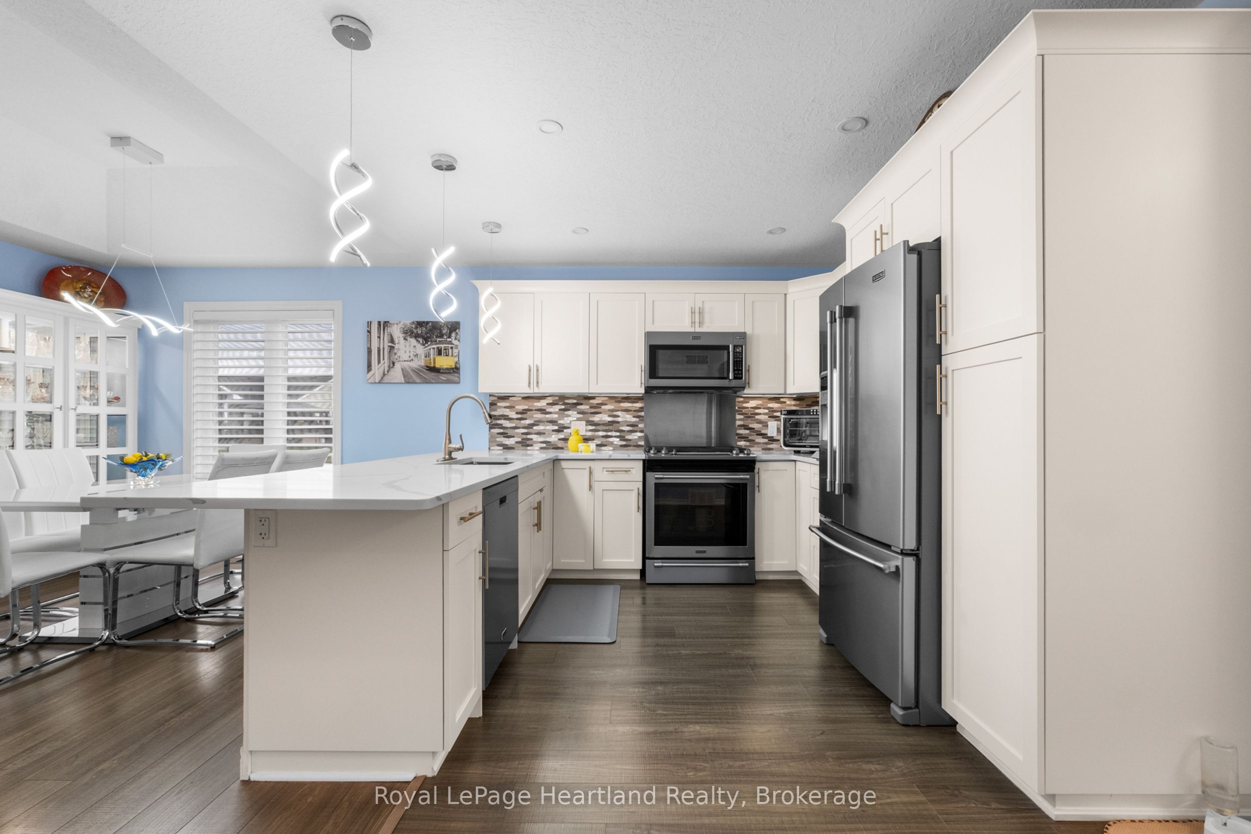 8 Windward Way N Property Photo 7