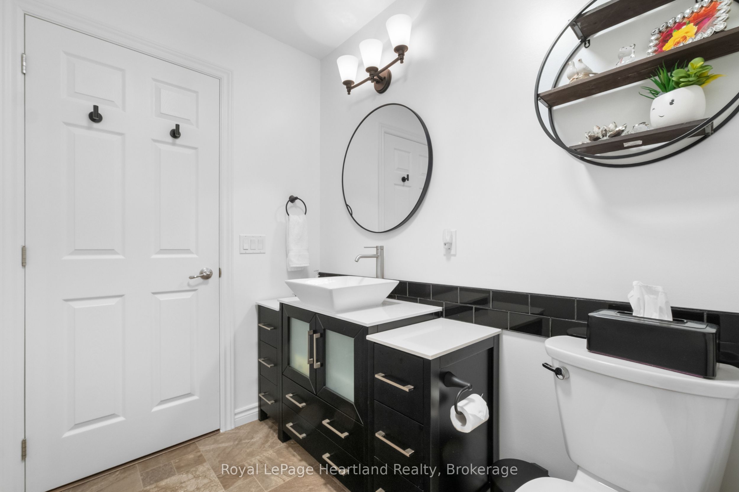 8 Windward Way N Property Photo 15