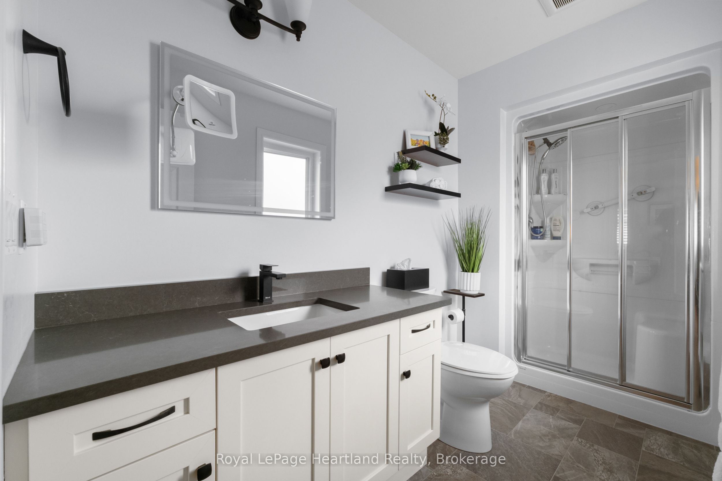8 Windward Way N Property Photo 21