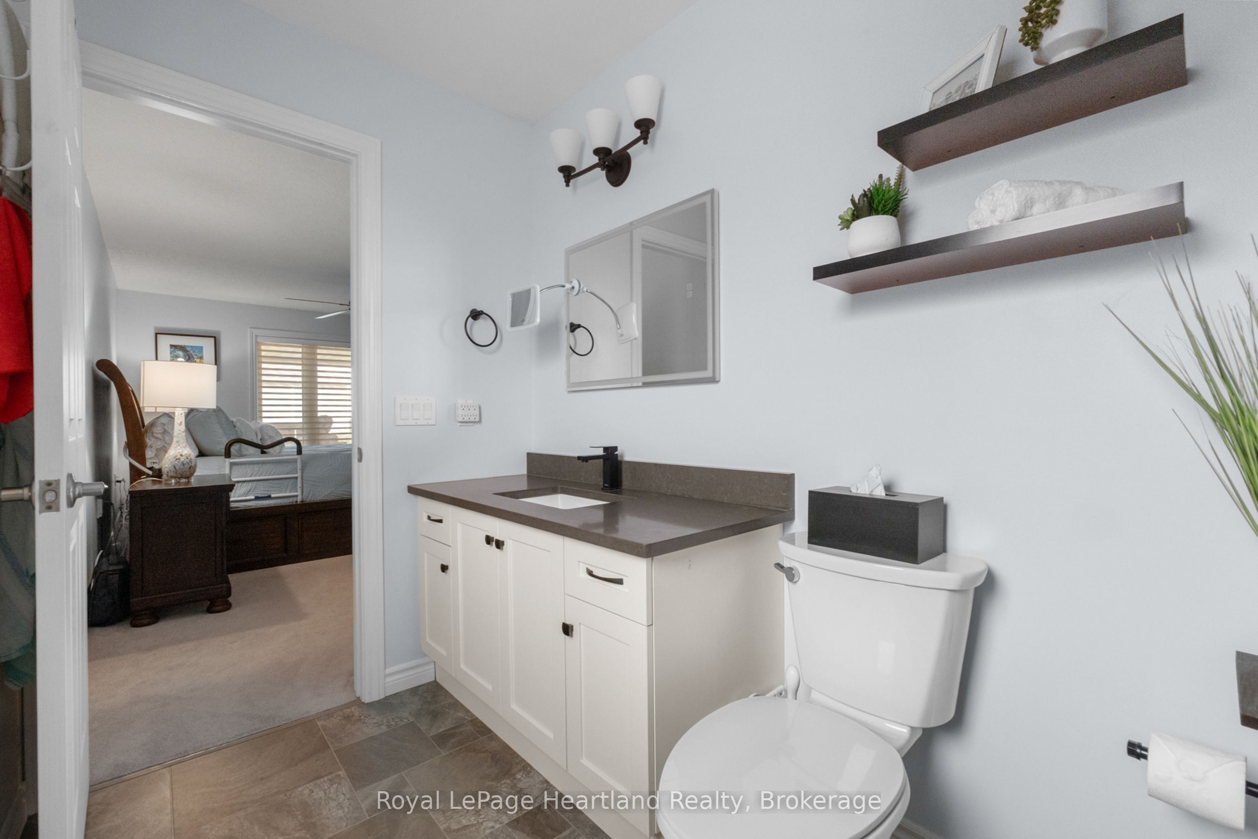 8 Windward Way N Property Photo 22