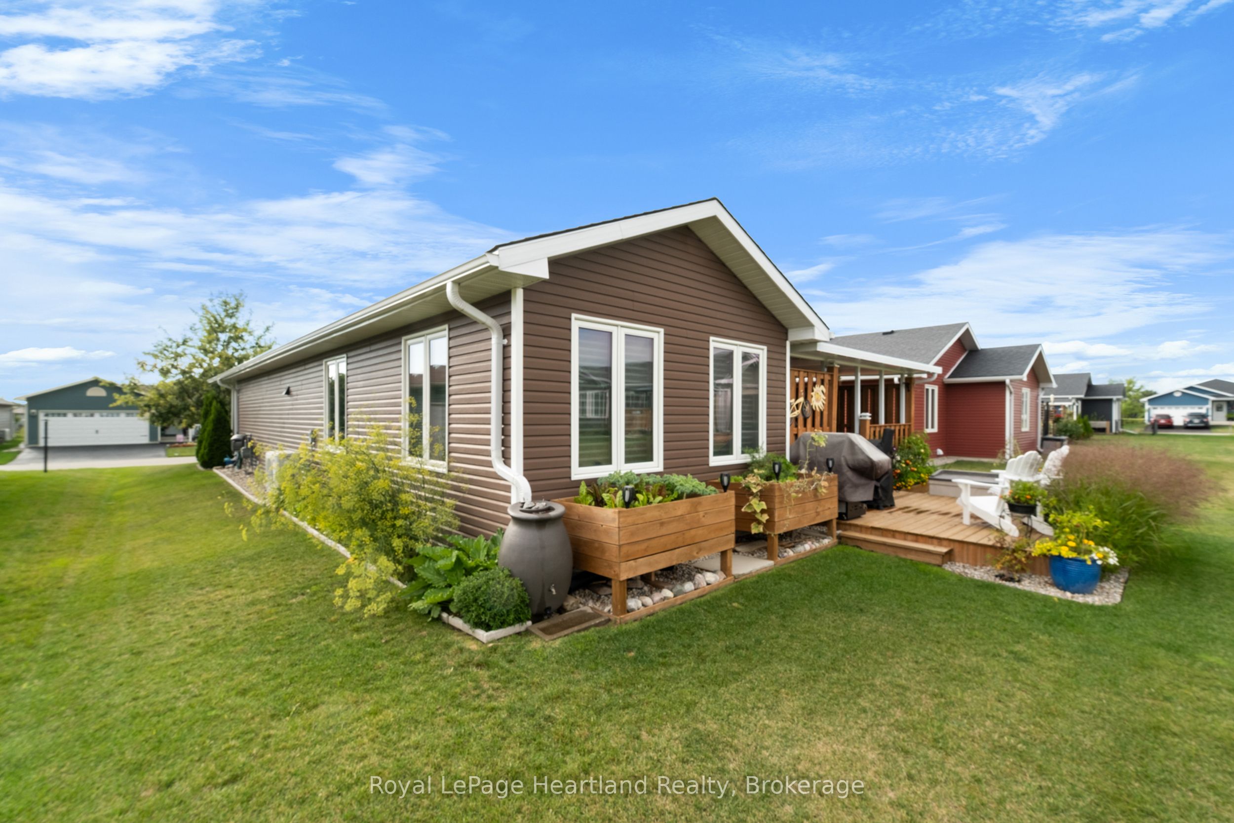 8 Windward Way N Property Photo 24
