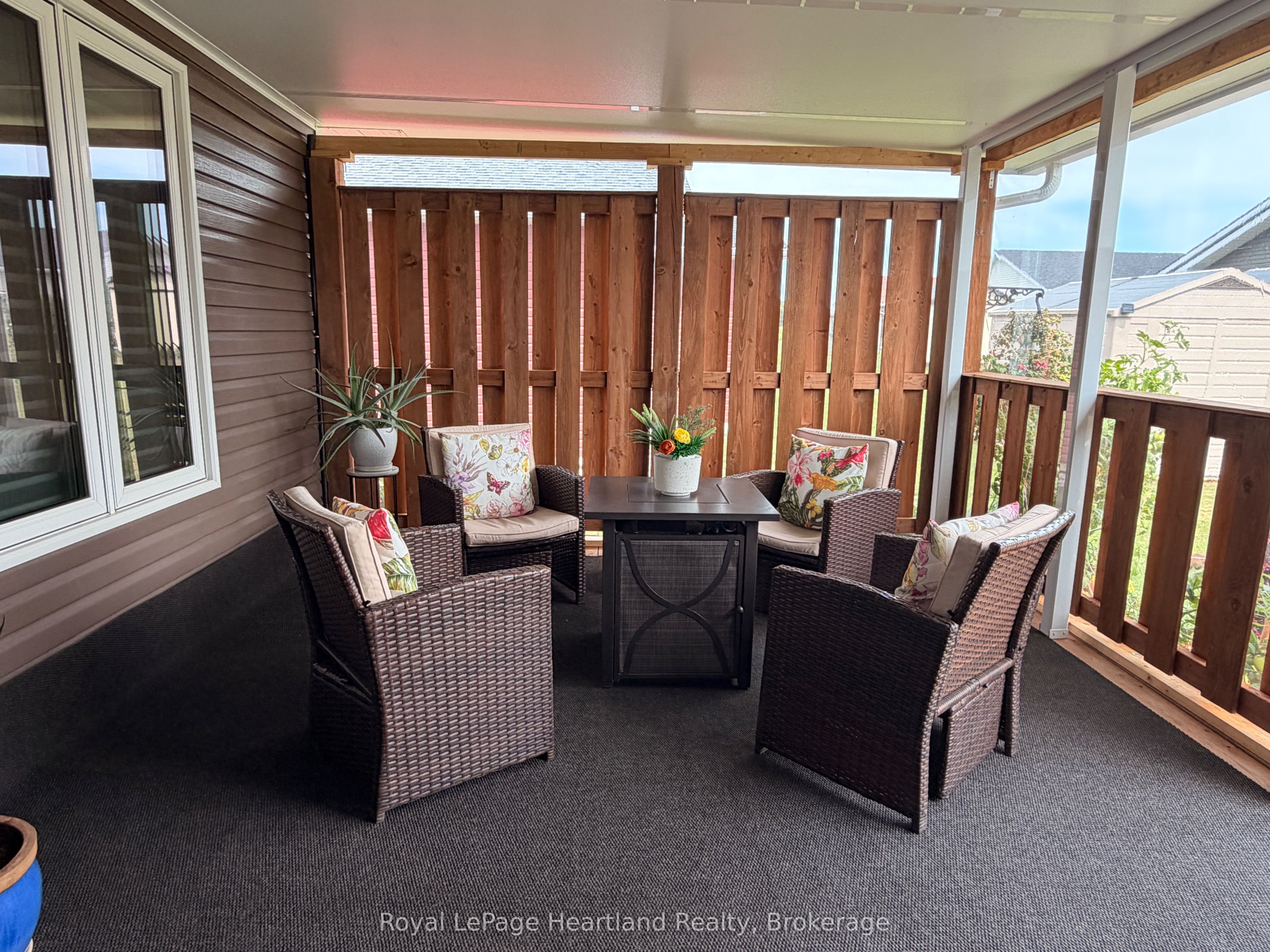 8 Windward Way N Property Photo 25