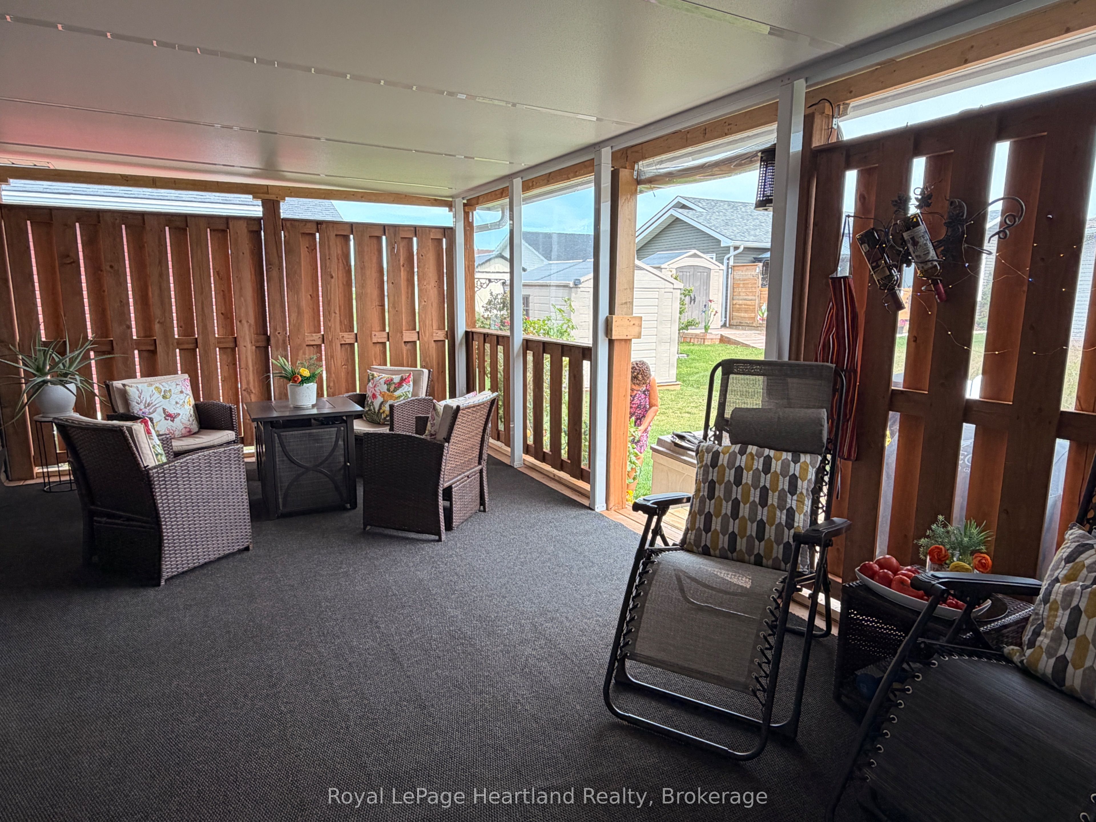 8 Windward Way N Property Photo 27